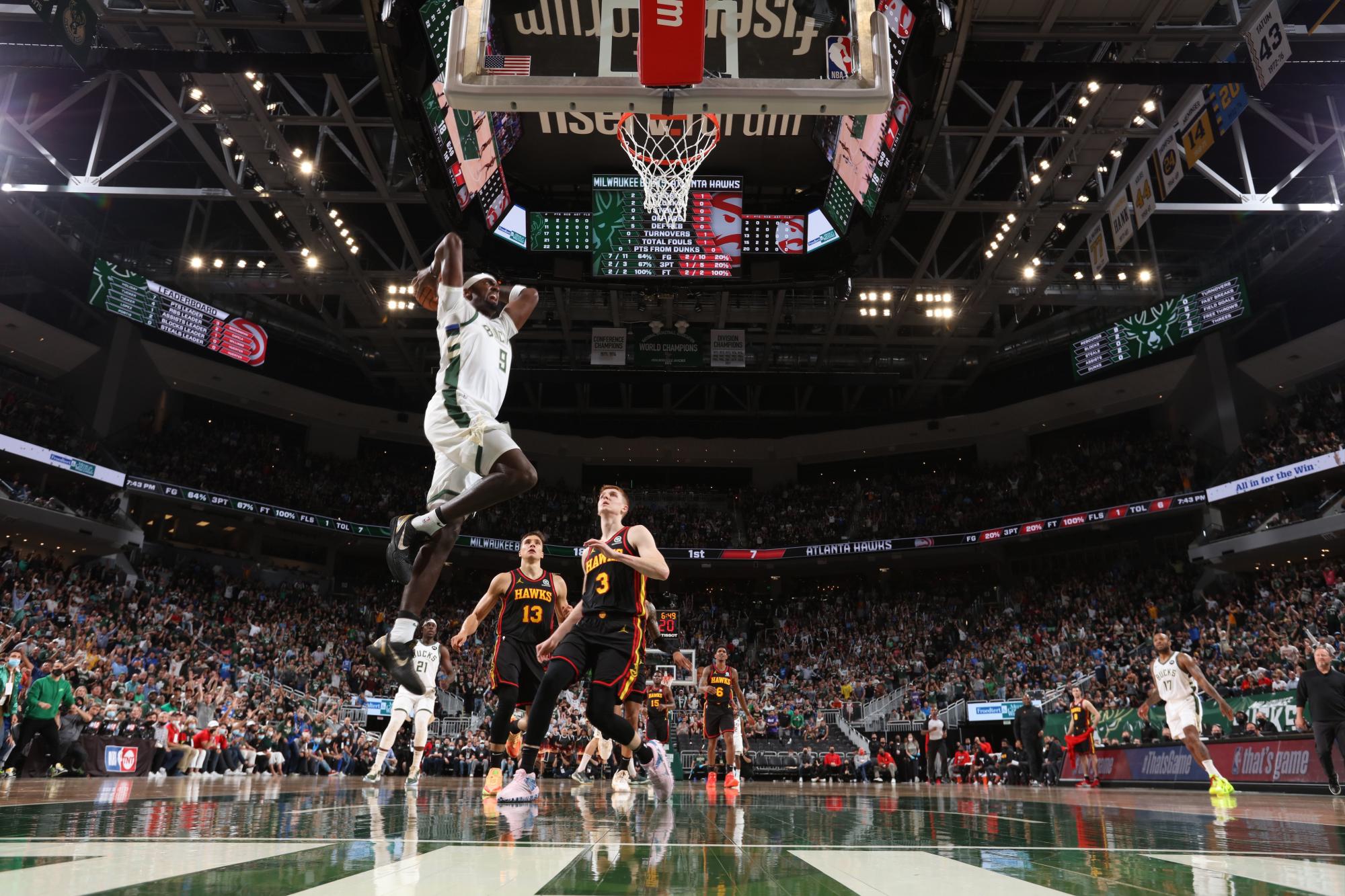 $!Milwaukee Bucks se adueña de la pintura ante Atlanta Hawks y queda a una victoria de las Finales