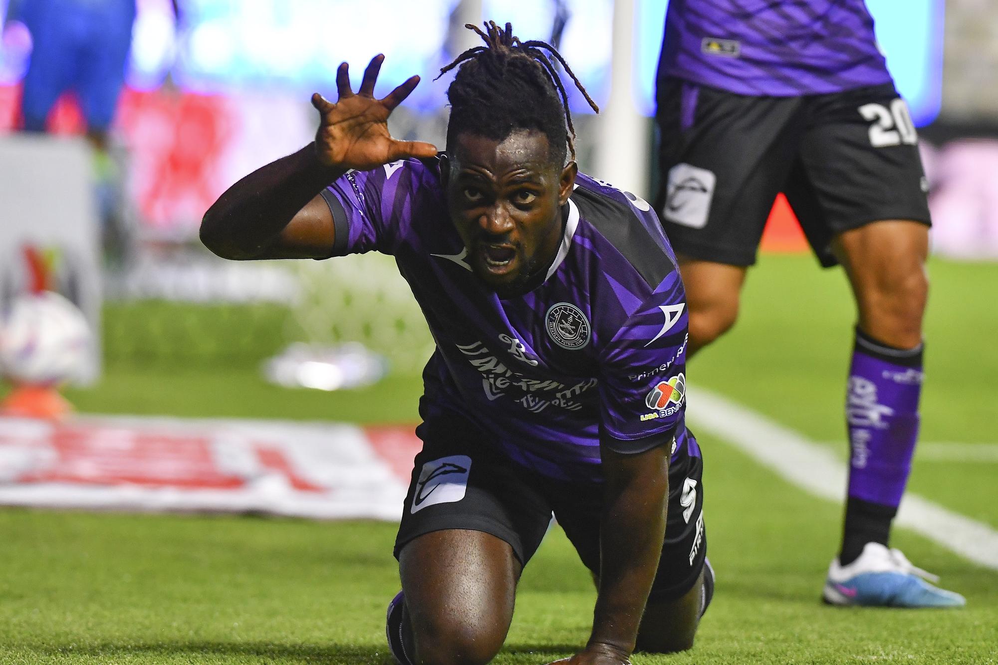 $!Aké Loba, de Mazatlán FC, tiene fractura del peroné izquierdo