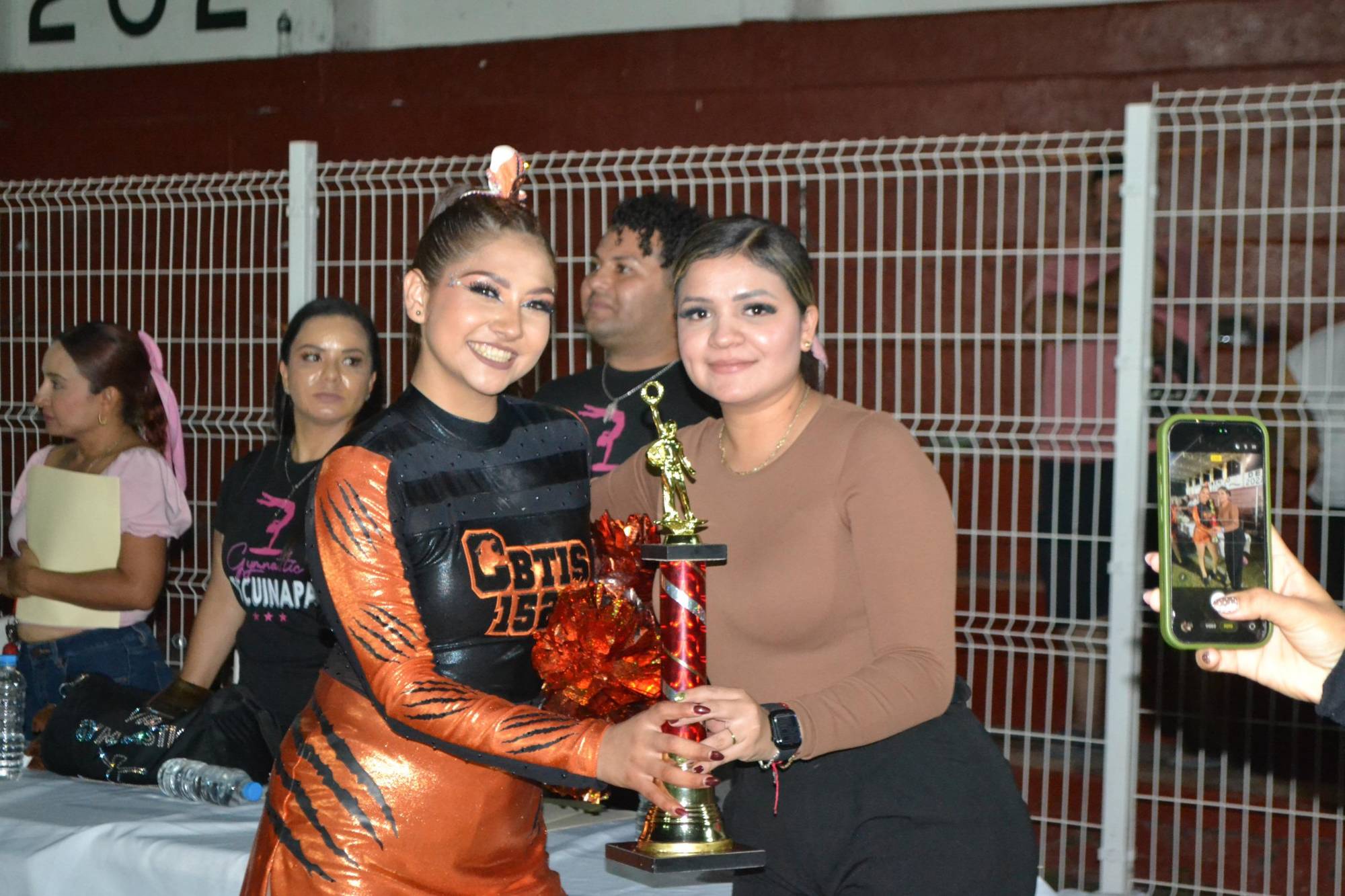 $!Jóvenes de Escuinapa brillan en concurso de porristas y exhibición de bandas de guerra