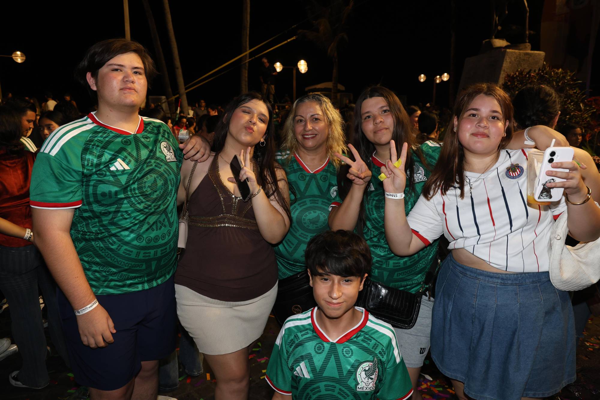 $!Arath Zamudio, Rosalia Palafox, Karina Palafox, Ariadna Zamudio y Yamileth Estrada y Martín Hernández.