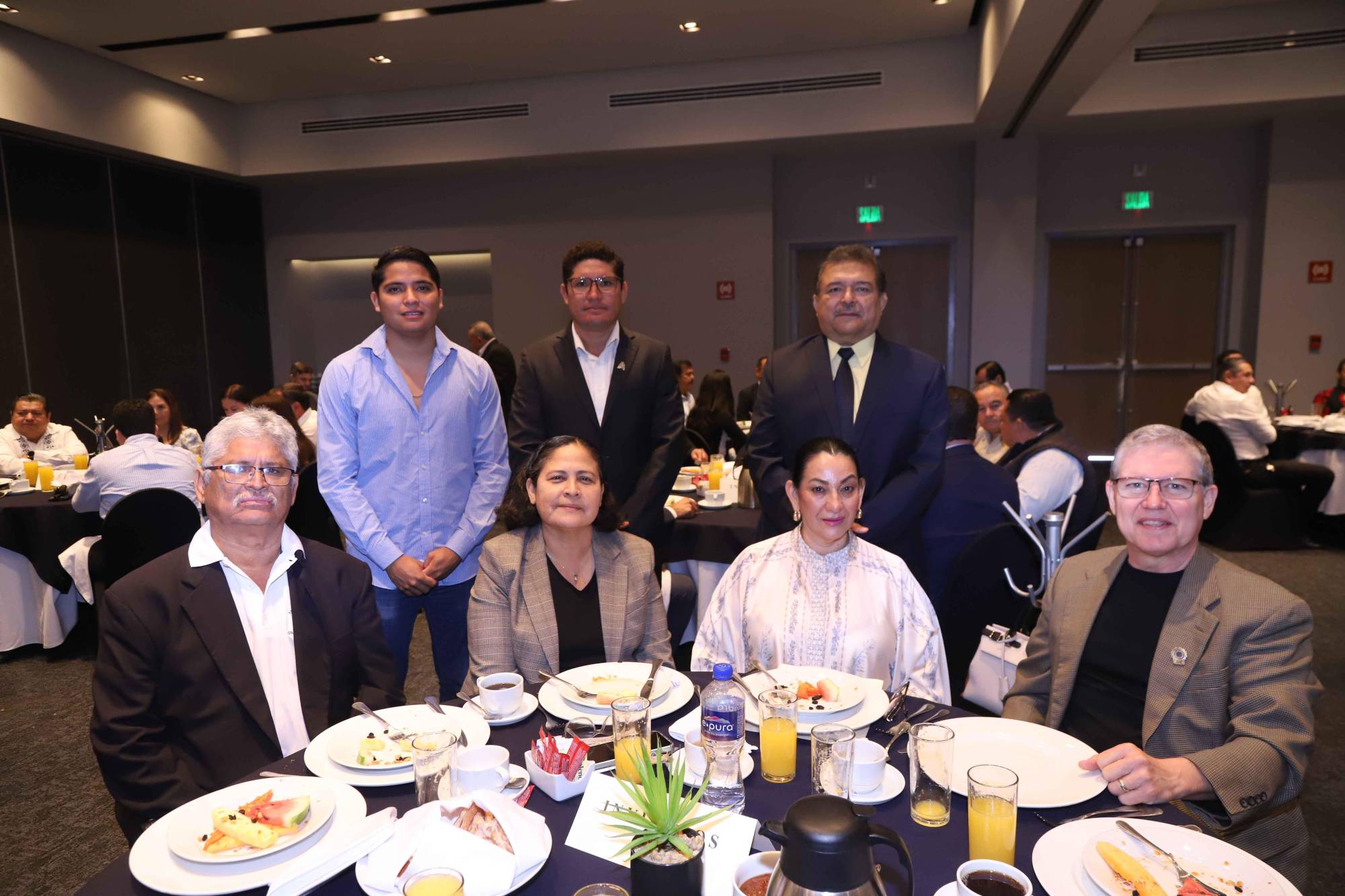 $!Érick e Isaac Medina, Luis David Pérez, Isaac Medina Morales, Minerva Osuna, Margot Jáuregui y Carlos Rivera.