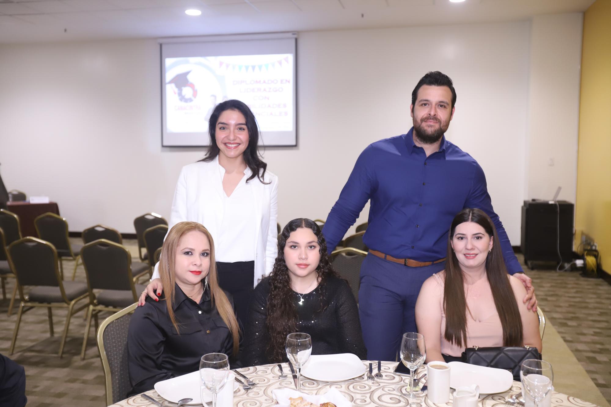 $!Karla Aguirre, Alejandro Gaxiola, Judith Pérez, Itzel Mata y Fabiola Vera.