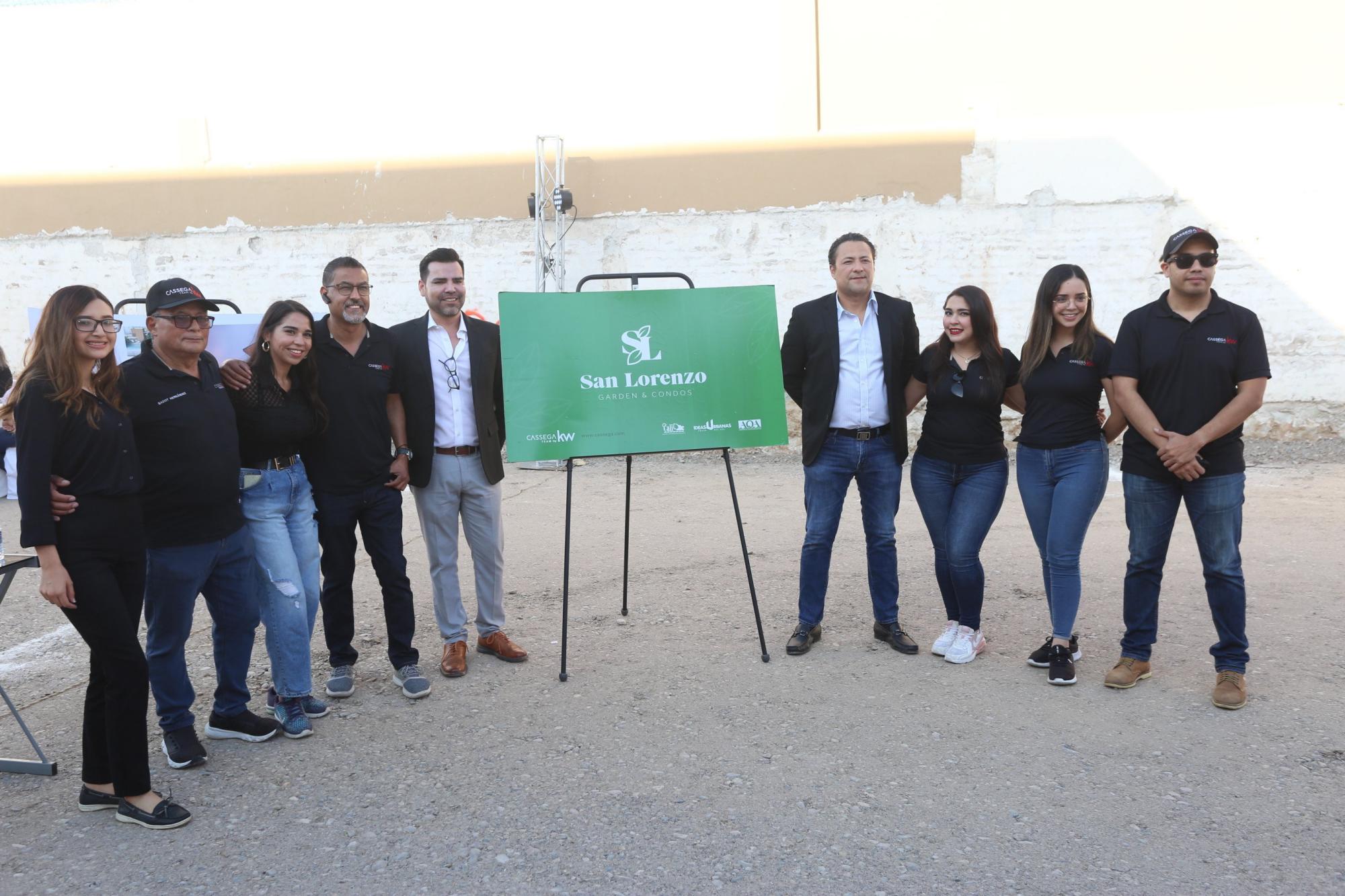 $!El equipo de San Lorenzo Garden &amp; Condos se declararon listos para recibir a sus clientes.