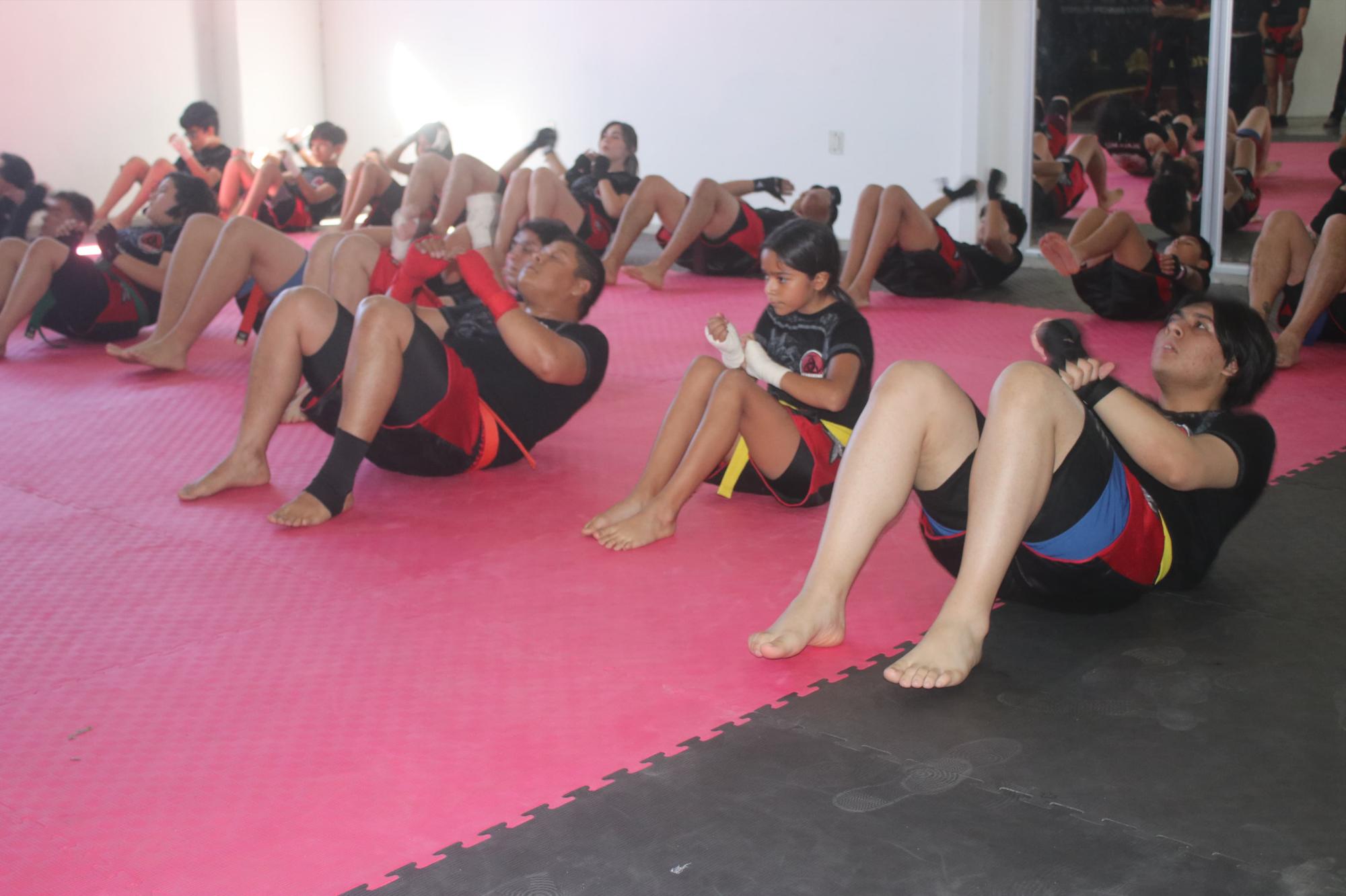 $!Se gradúan 25 alumnos de la Academia Black Belt