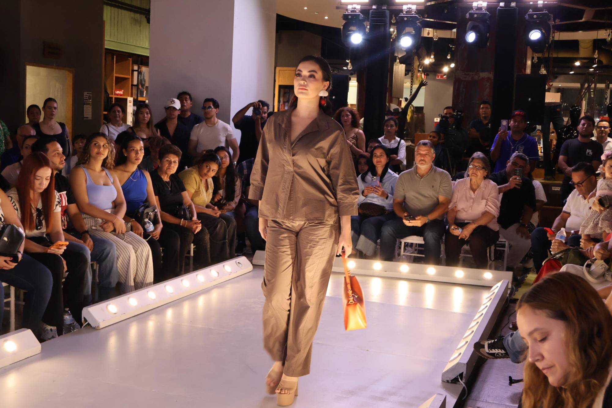 $!Cimaco Mazatlán cautiva con la frescura y el estilo de su Pasarela Primavera-Verano 2026