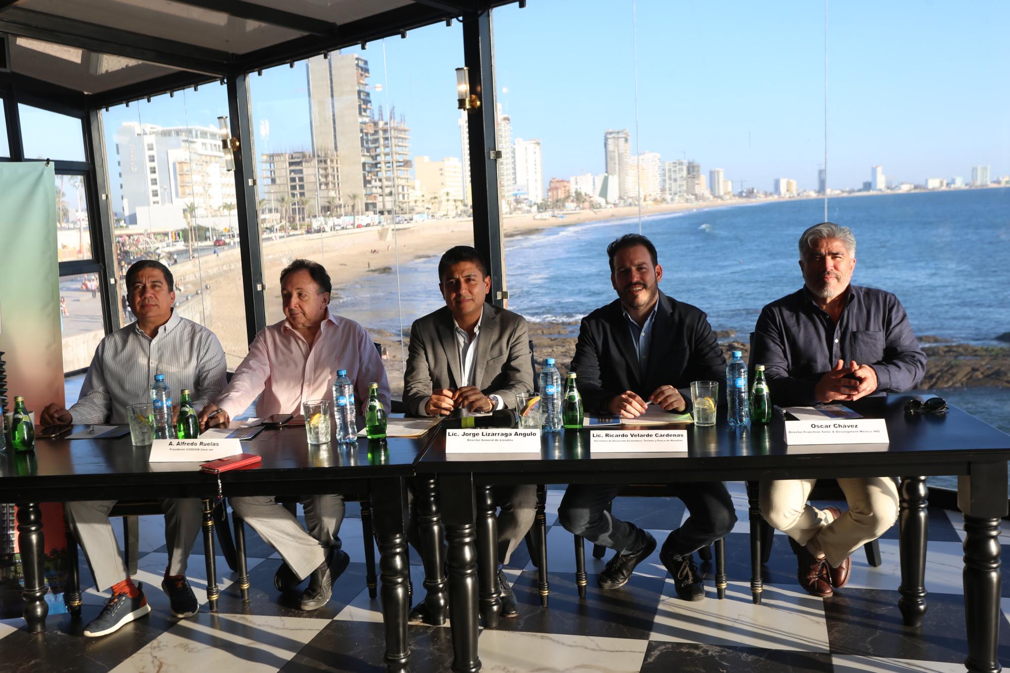 $!Previo al coctel de presentación se realizó una rueda de prensa en la cual dieron a conocer los pormenores del proyecto, en la foto, Germán Rivera, Alfredo Ruelas, Jorge Lizárraga, Ricardo Velarde y Óscar Chávez.