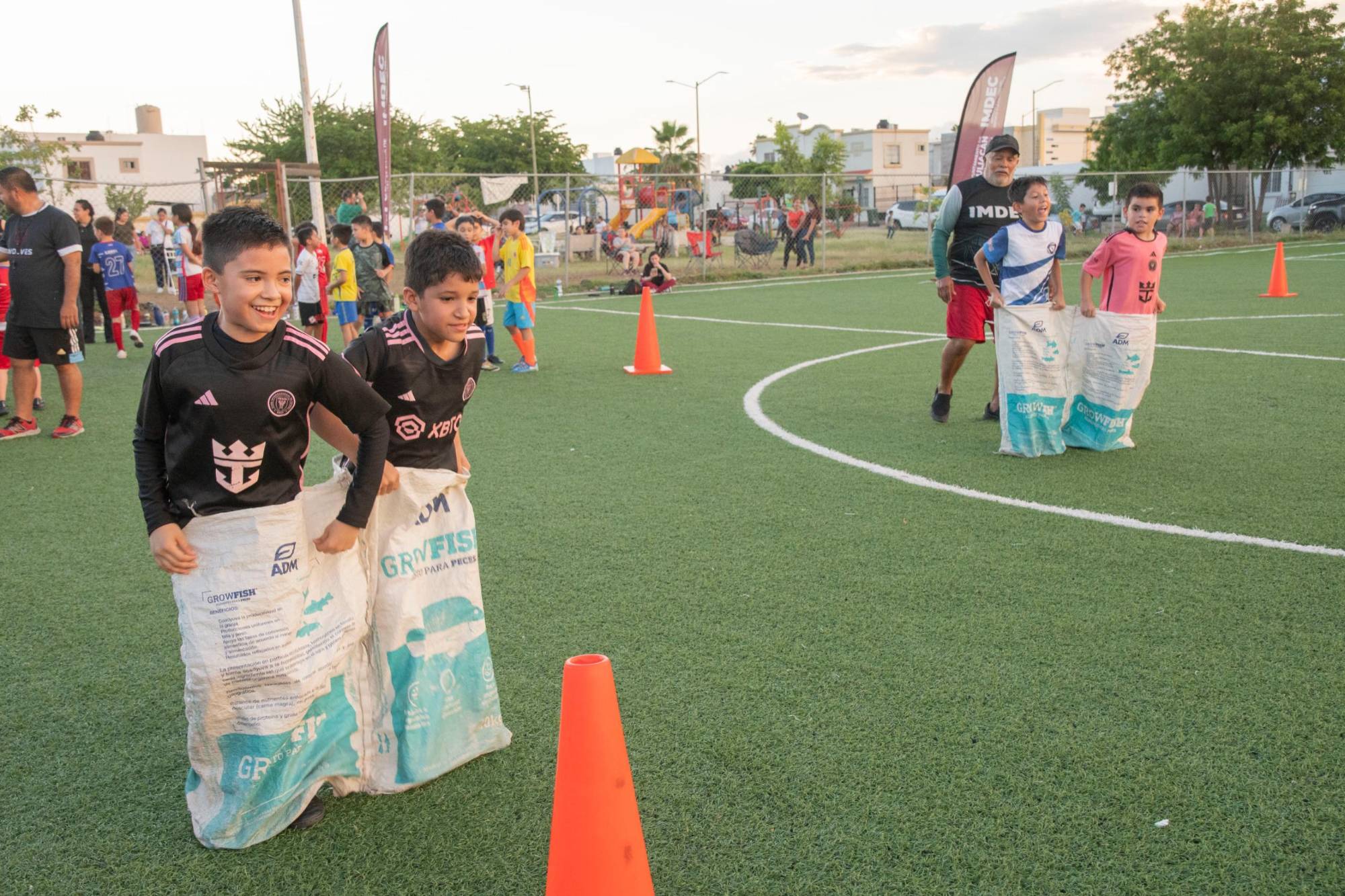 $!Jornadas Deportivas llegan a Urbivillas del Cedro con tarde de juegos y valores
