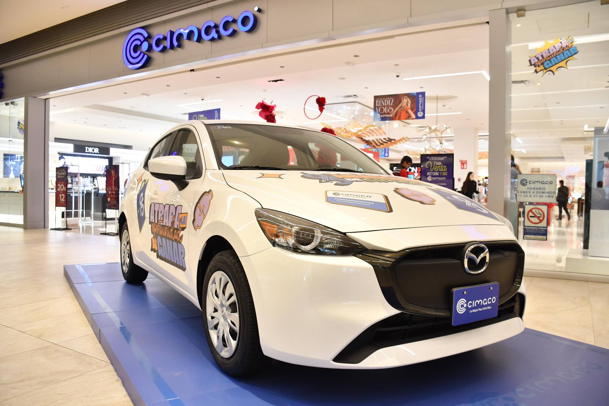 $!Por cada 2 mil 500 pesos de compra en perfumería, participa en el sorteo de un sedán Mazda 2.