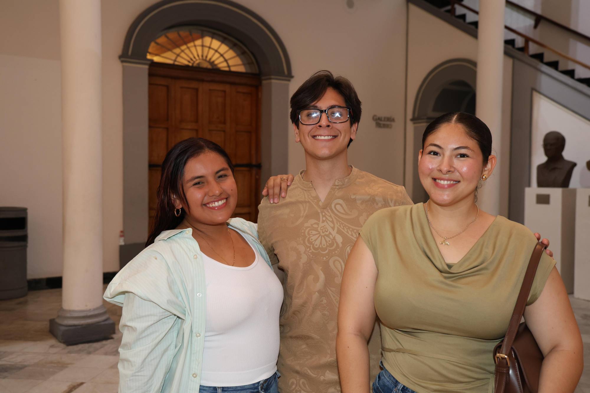$!Rosa Velarde, Jean Carlos Velarde y Karla Moreno.