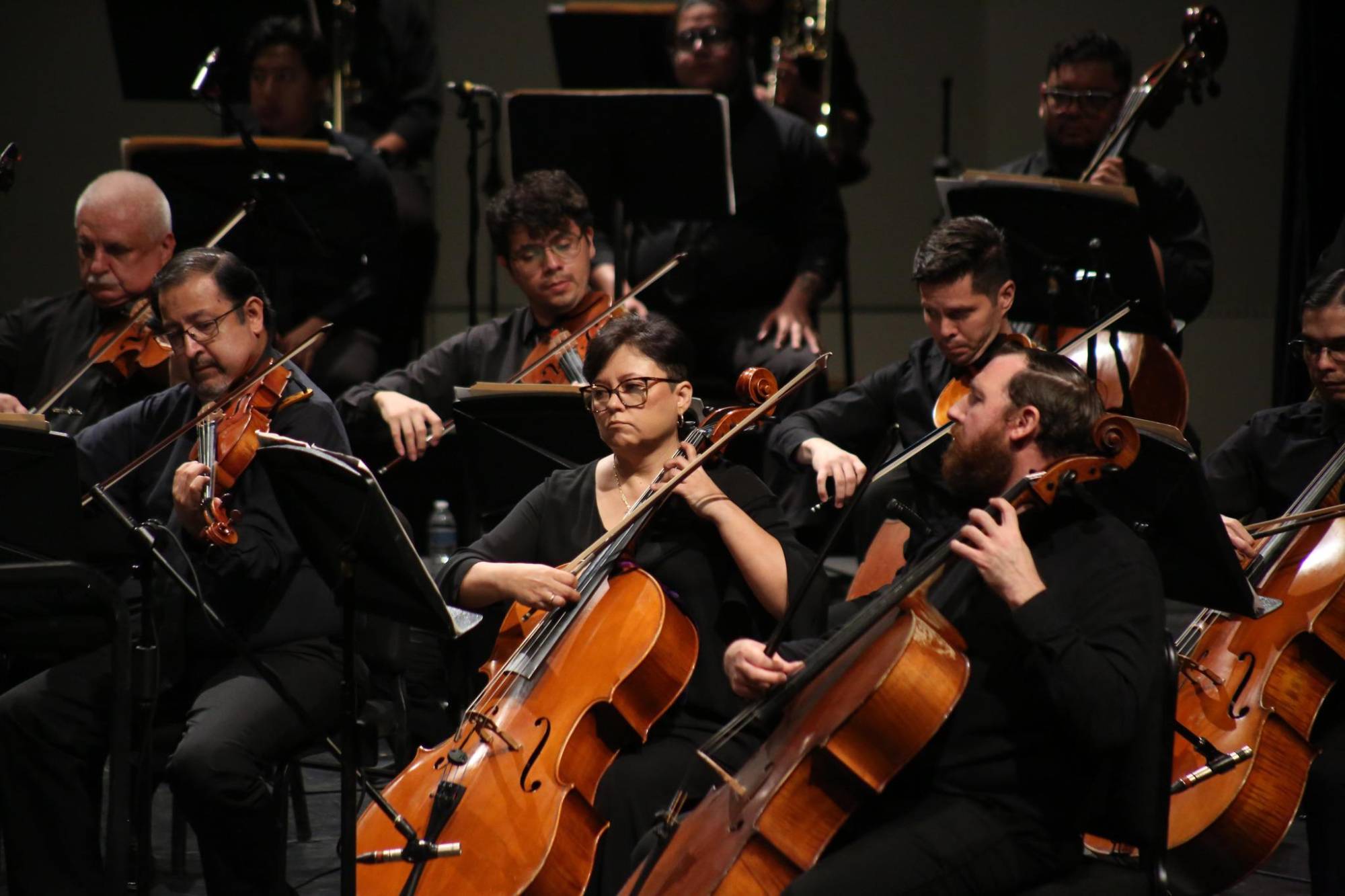 $!Los músicos durante su interpretación.