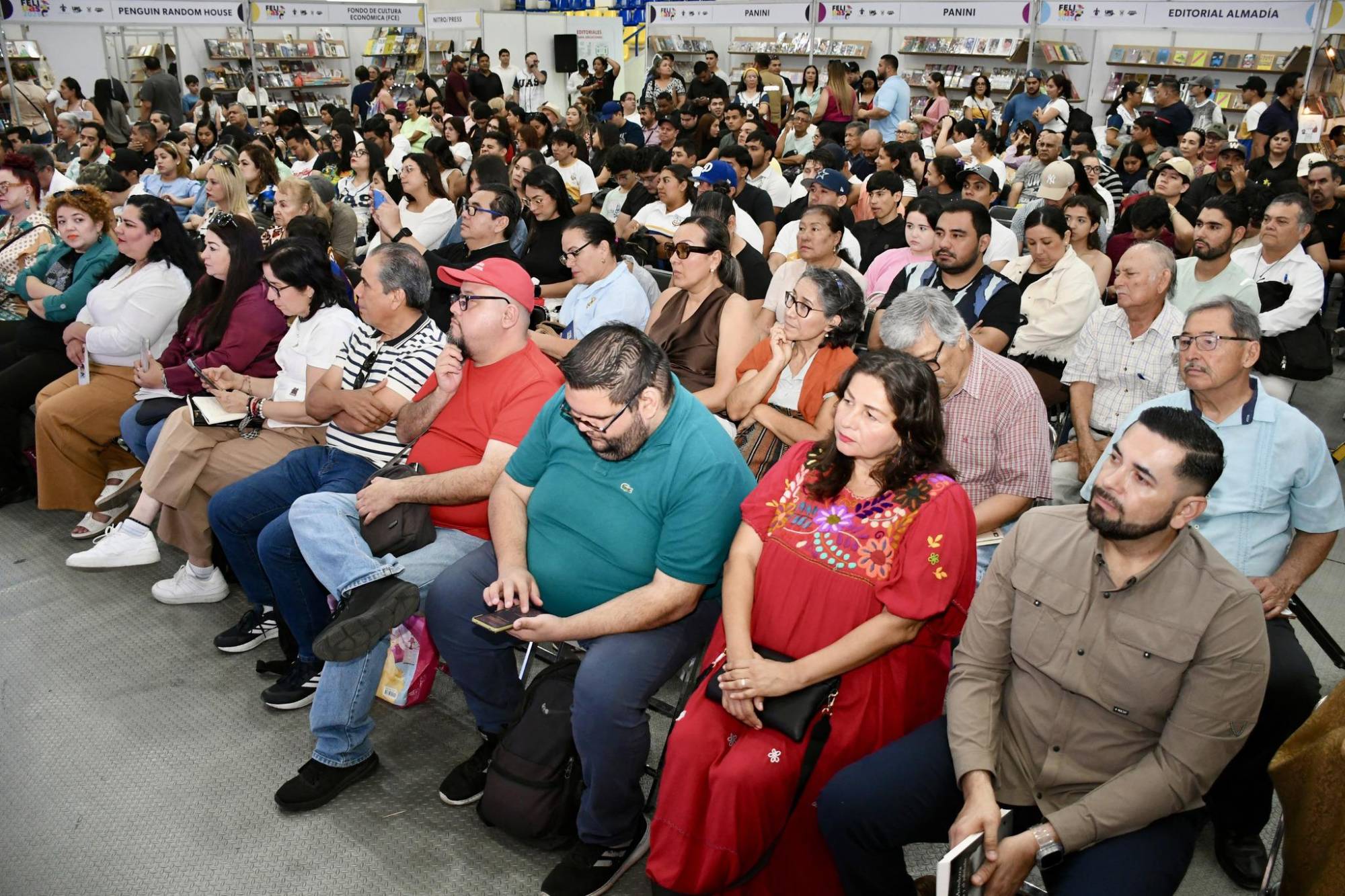 $!El público disfrutó de principio a fin la presentación del libro.