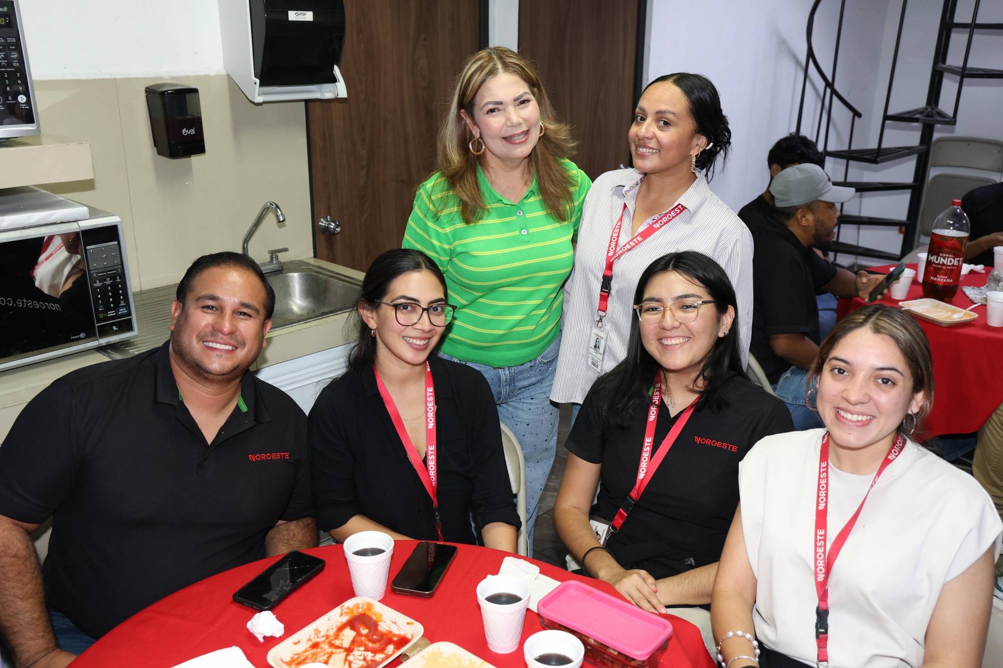 $!Elizabeth Peraza, Carolina Zataráin, Manuel Serrano, Stefanía Ponzo, Ximena Gutiérrez y Alina Zataráin.