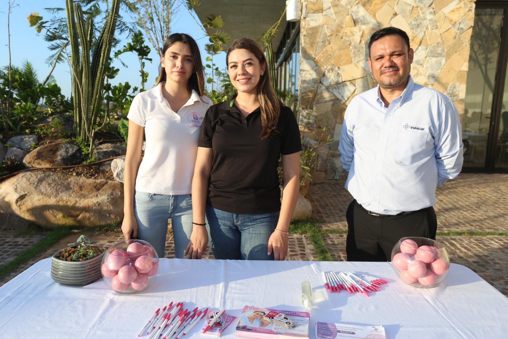 $!Anabel Romero, Claudia Rodríguez y Alberto Suárez, del Instituto Vidalia del Hospital Sharp.