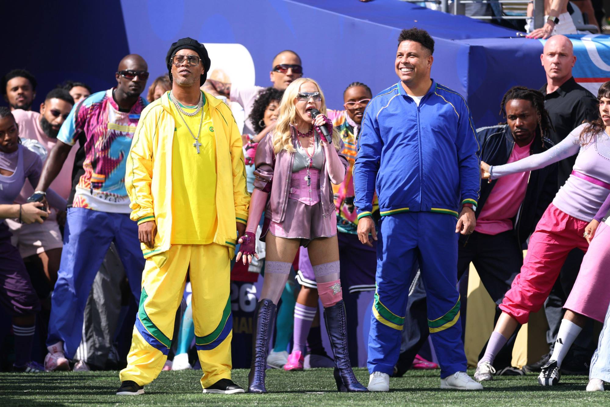 $!Madonna llegó acompañada de Ronaldo y Ronaldihno.