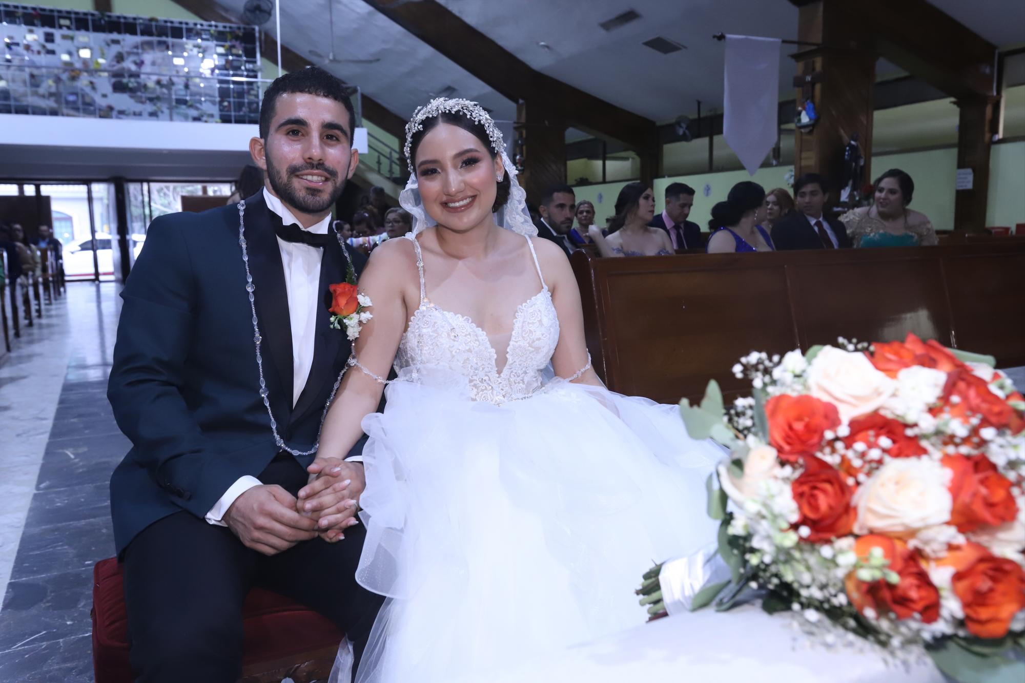 $!Jesús Alfredo y Adriana Guadalupe felices el día de su boda.