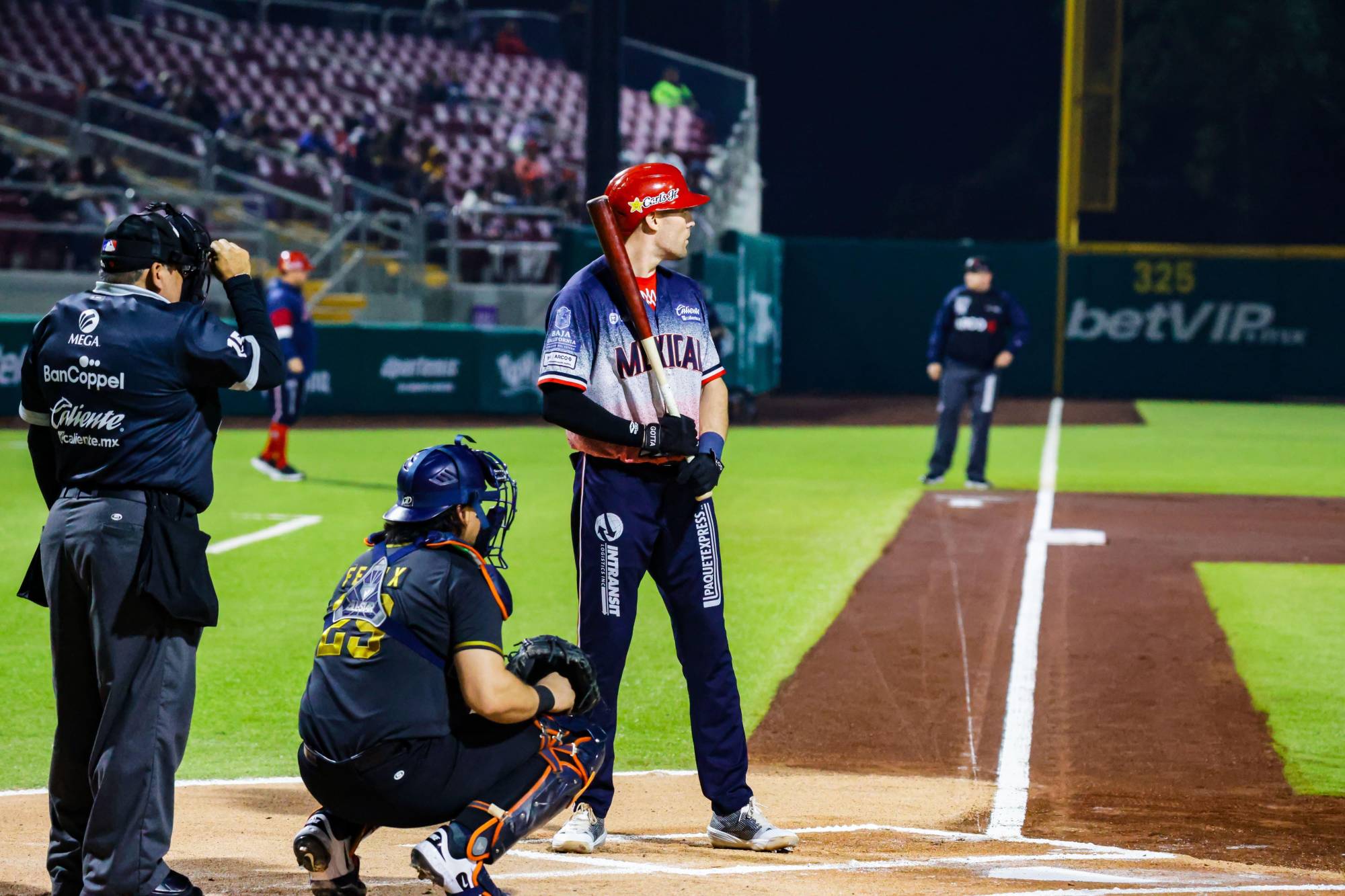 $!Jaguares remontan y castigan a Águilas en Tepic