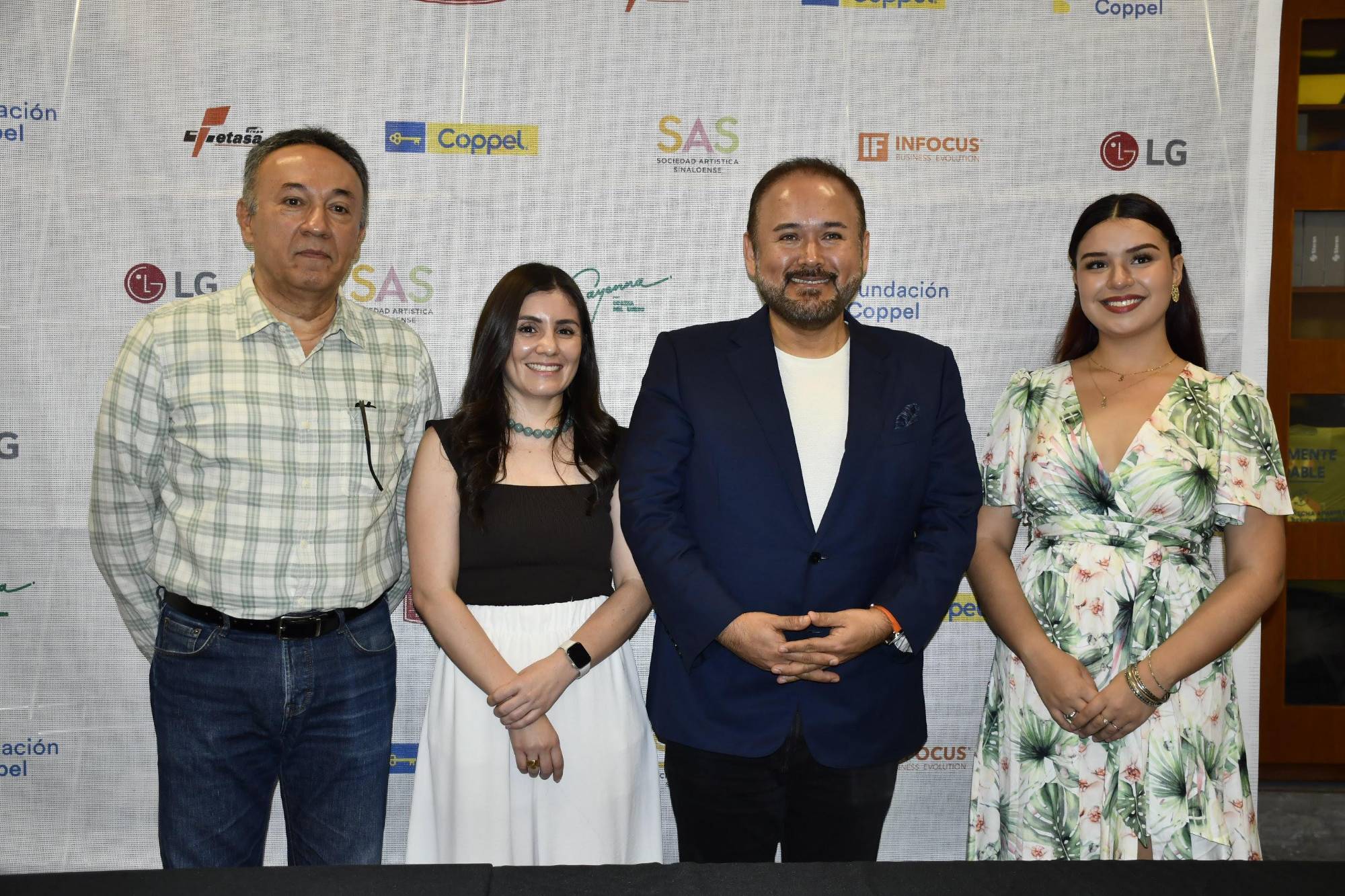 $!Juan Salvador Avilés, Miriam Gastélum, Javier Camarena y la soprano Vanessa Gama.