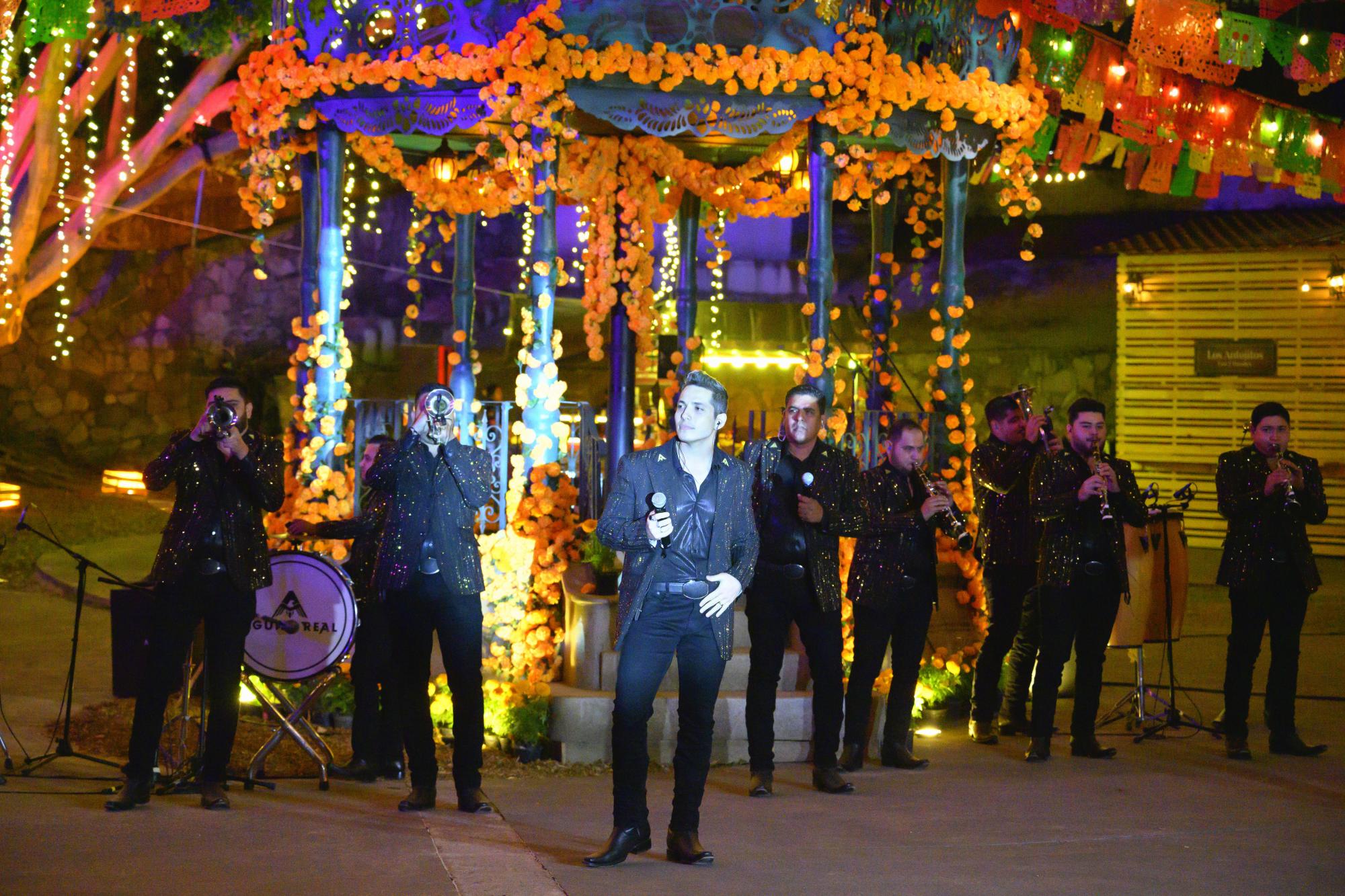 $!La dinastía Aguilar celebra el Día de Muertos con la presentación de su libro ‘Mexicano hasta los huesos’