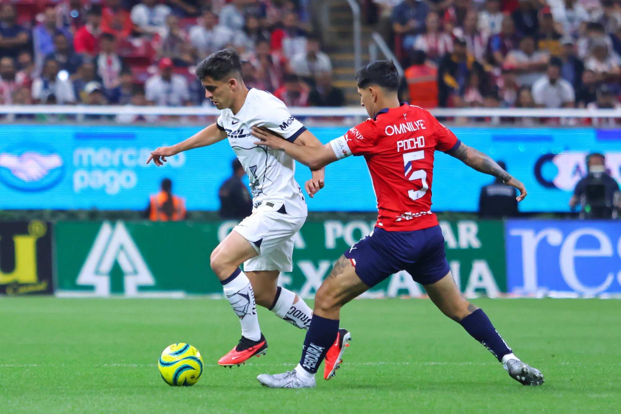 $!Chivas se impone a Pumas en regreso de Chicharito