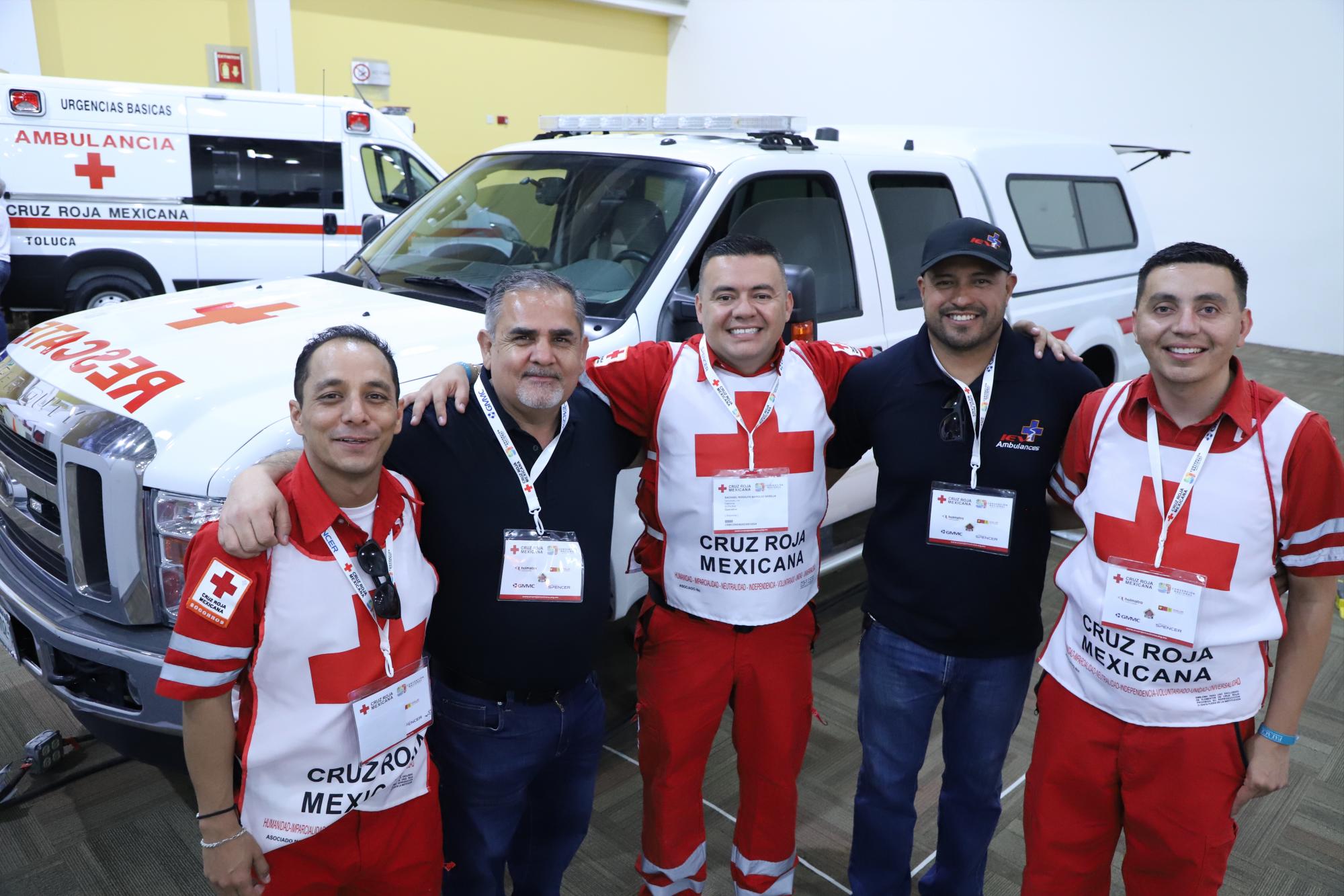 $!Iván Laborín, José González, Zachel Márquez, Javier García y Brian Márquez, asisten a la convención desde Baja California y Sonora.