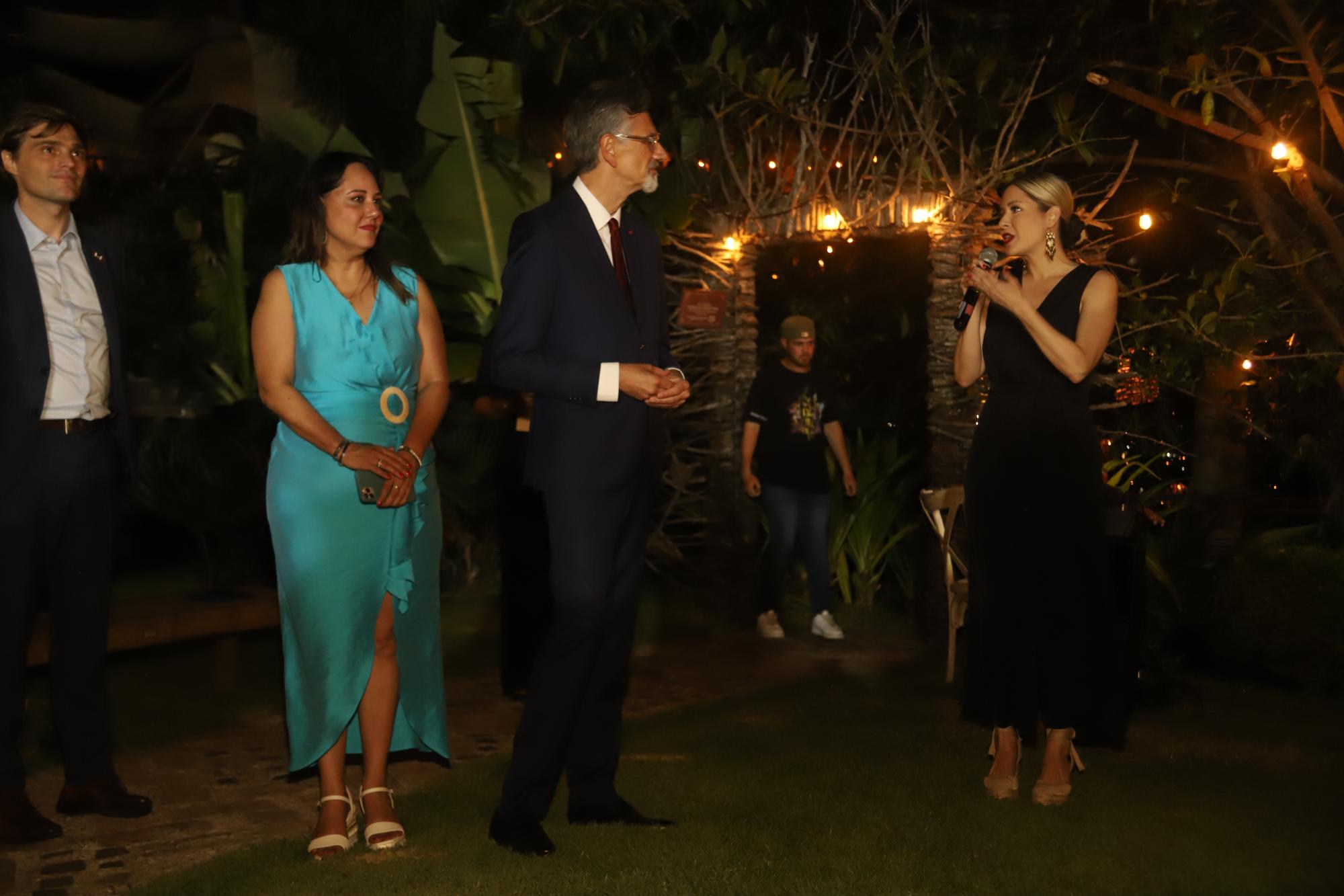 $!Estrella Palacios, titular de la Secretaría de Turismo de Sinaloa, expresó unas palabras de bienvenida al Embajador.