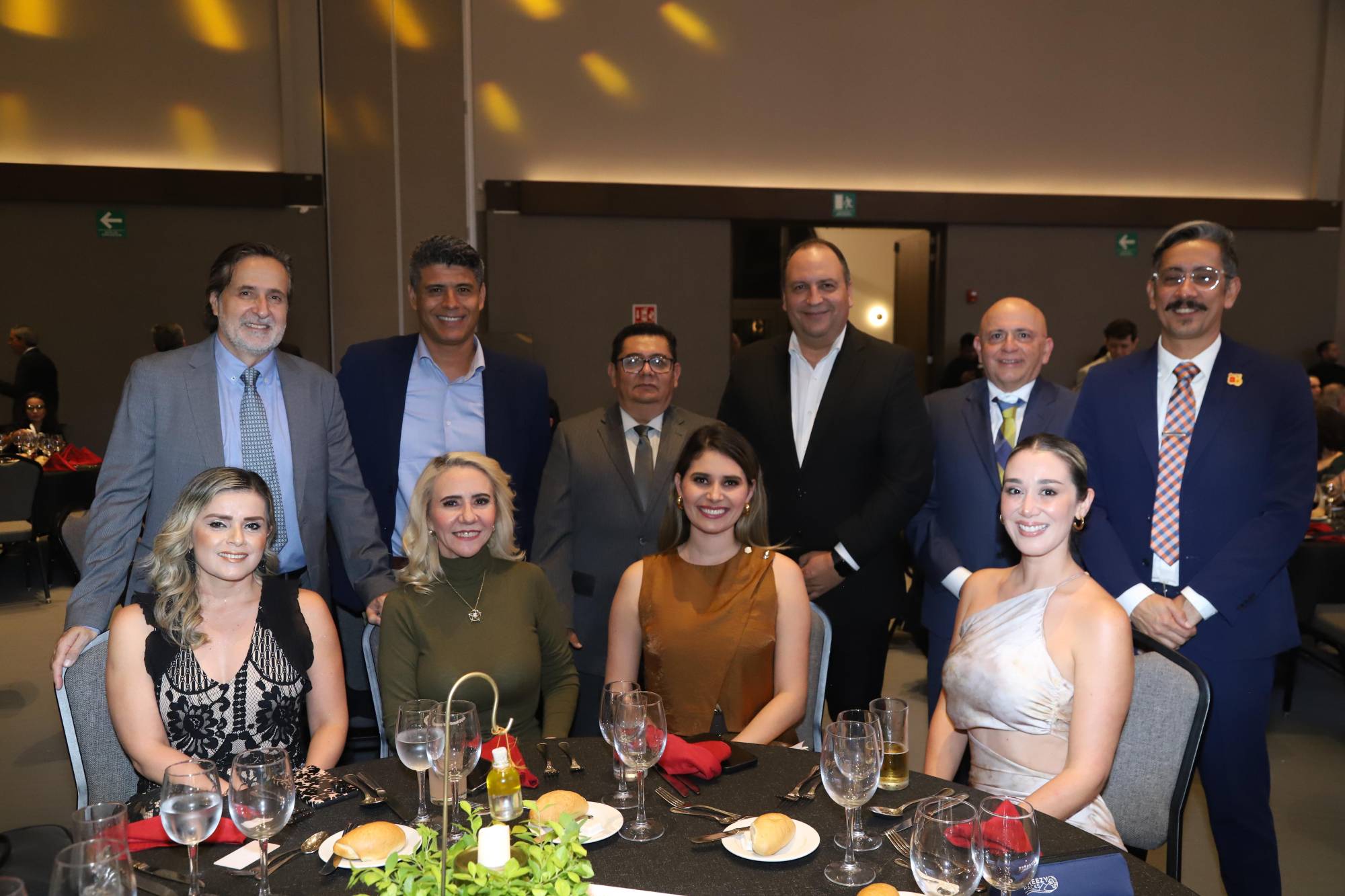 $!Integrantes del Grupo Gaspasa se tomaron la fotografía del recuerdo.