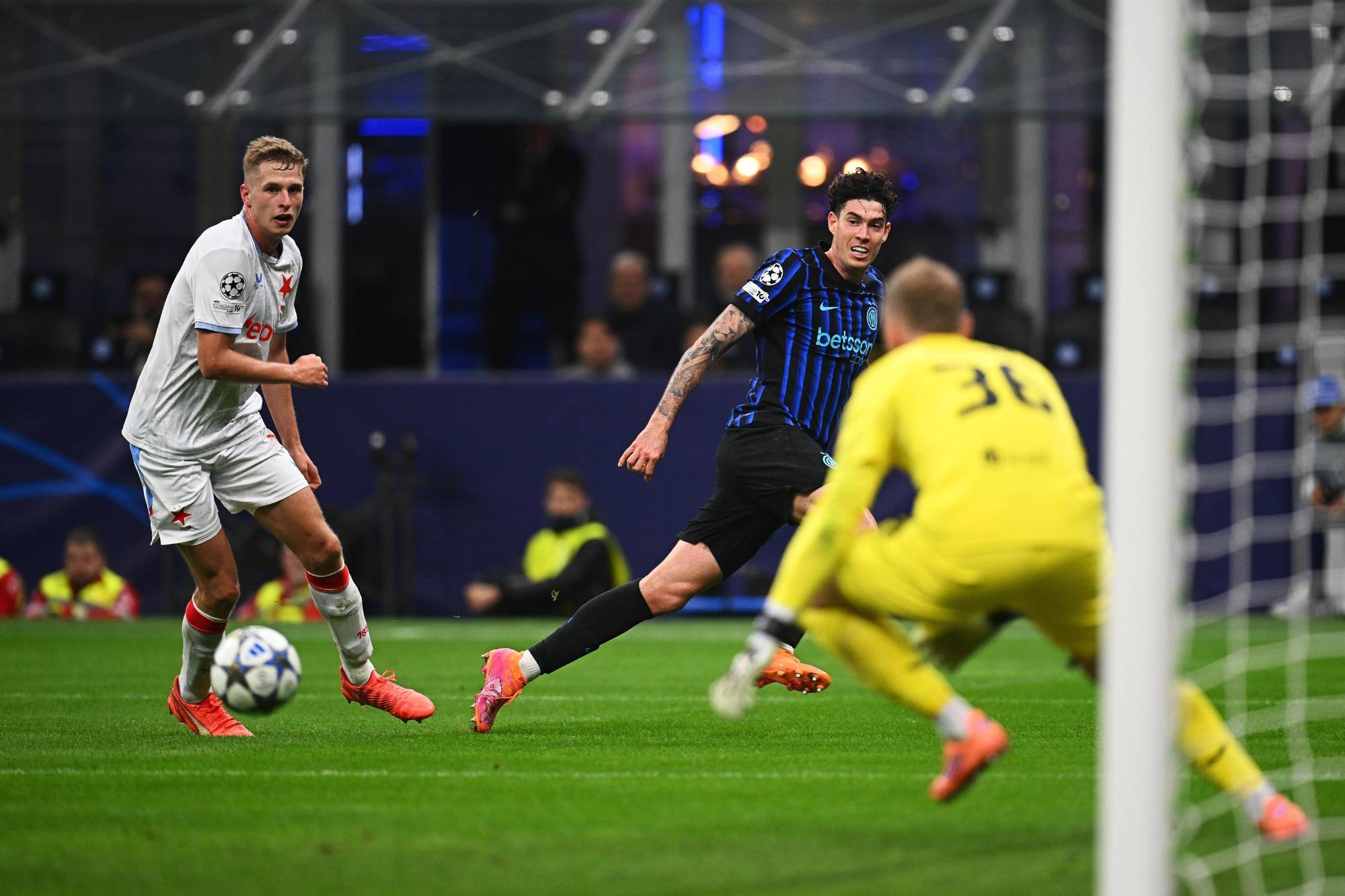 $!Lautaro Martínez, doblete y récord ante el Slavia