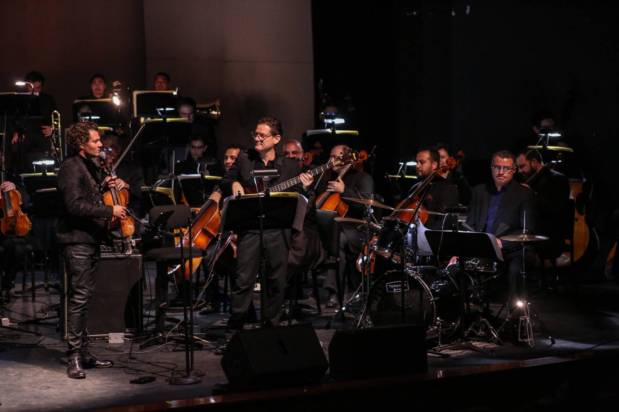 $!La alineación de la OSSLA se reinventó en este concierto al incluir un bajista eléctrico.