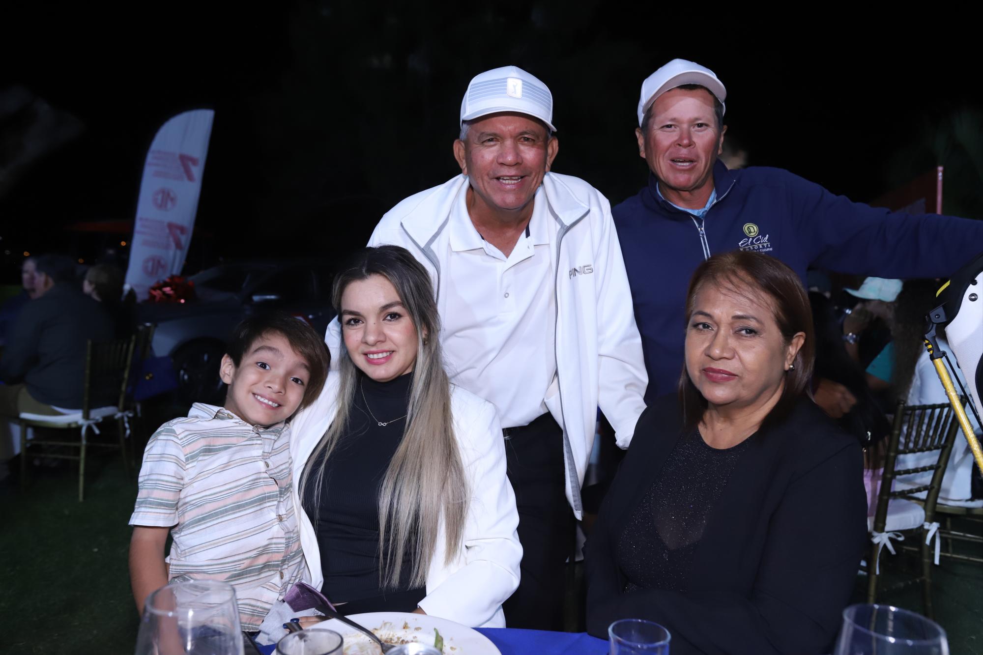 $!Antonio Estrada, Álvaro Hernández, Dilan Antonio Estrada, Jéssica Lizárraga y Aleida Osuna.