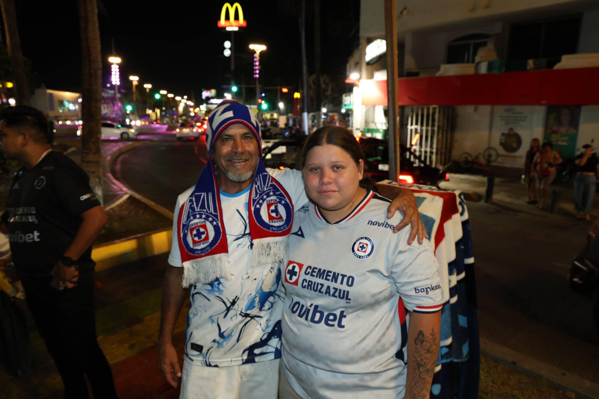 $!Afición de Cruz Azul celebra la décima en Mazatlán