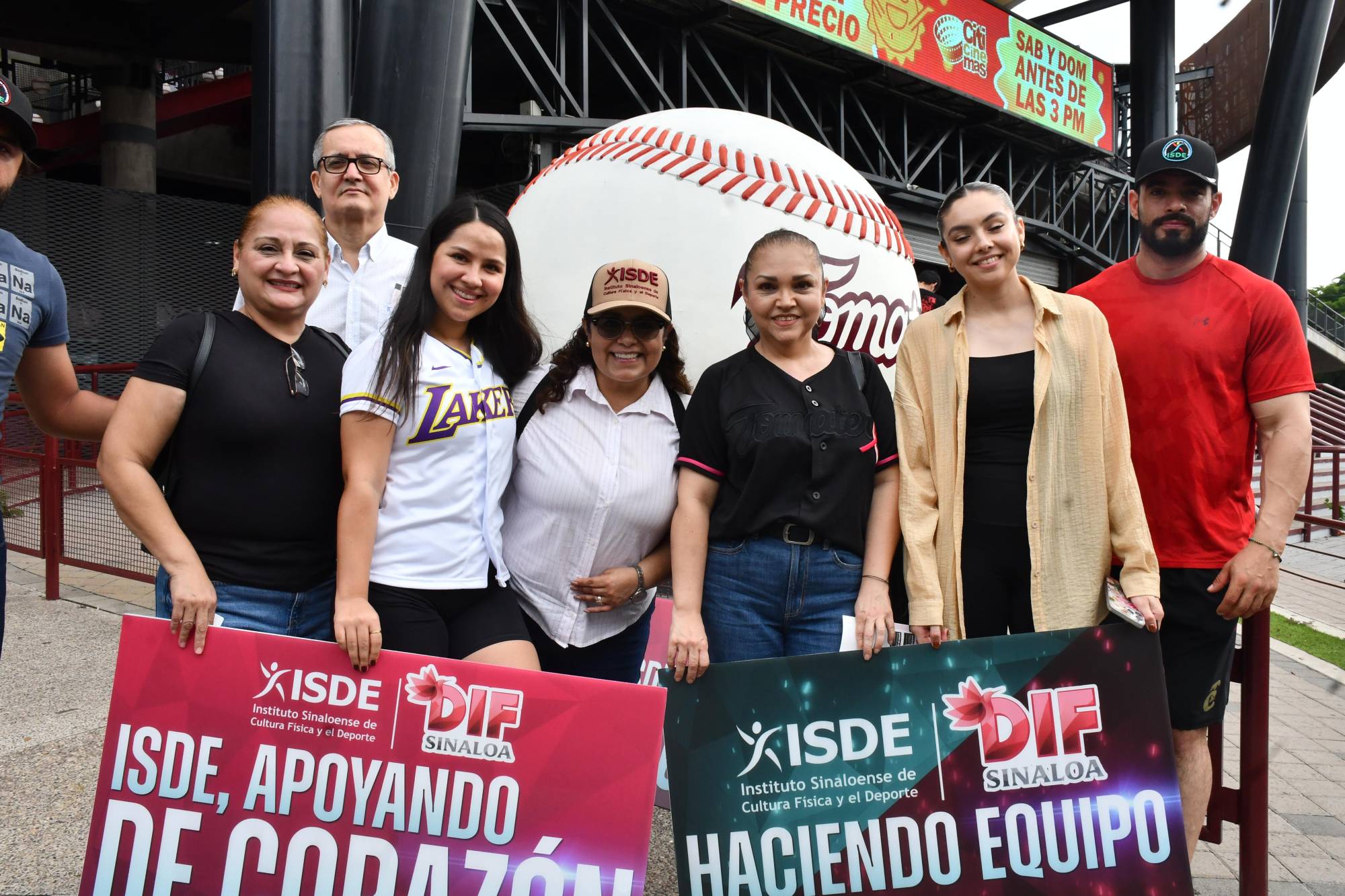 $!Integrantes del Instituto Sinaloense del Deporte hicieron equipo para apoyar la causa.