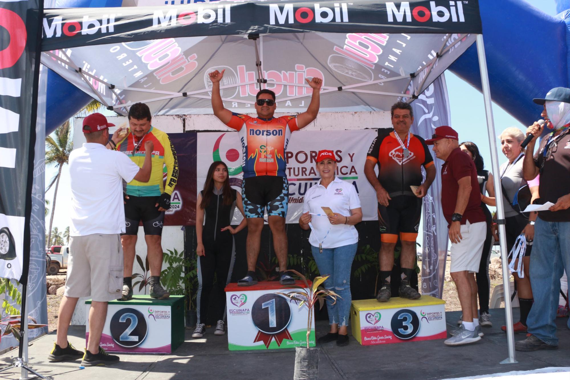 $!Rodrigo Romero y Liliana Zamora se coronan en el Maratón MTB Las Cabras 2022