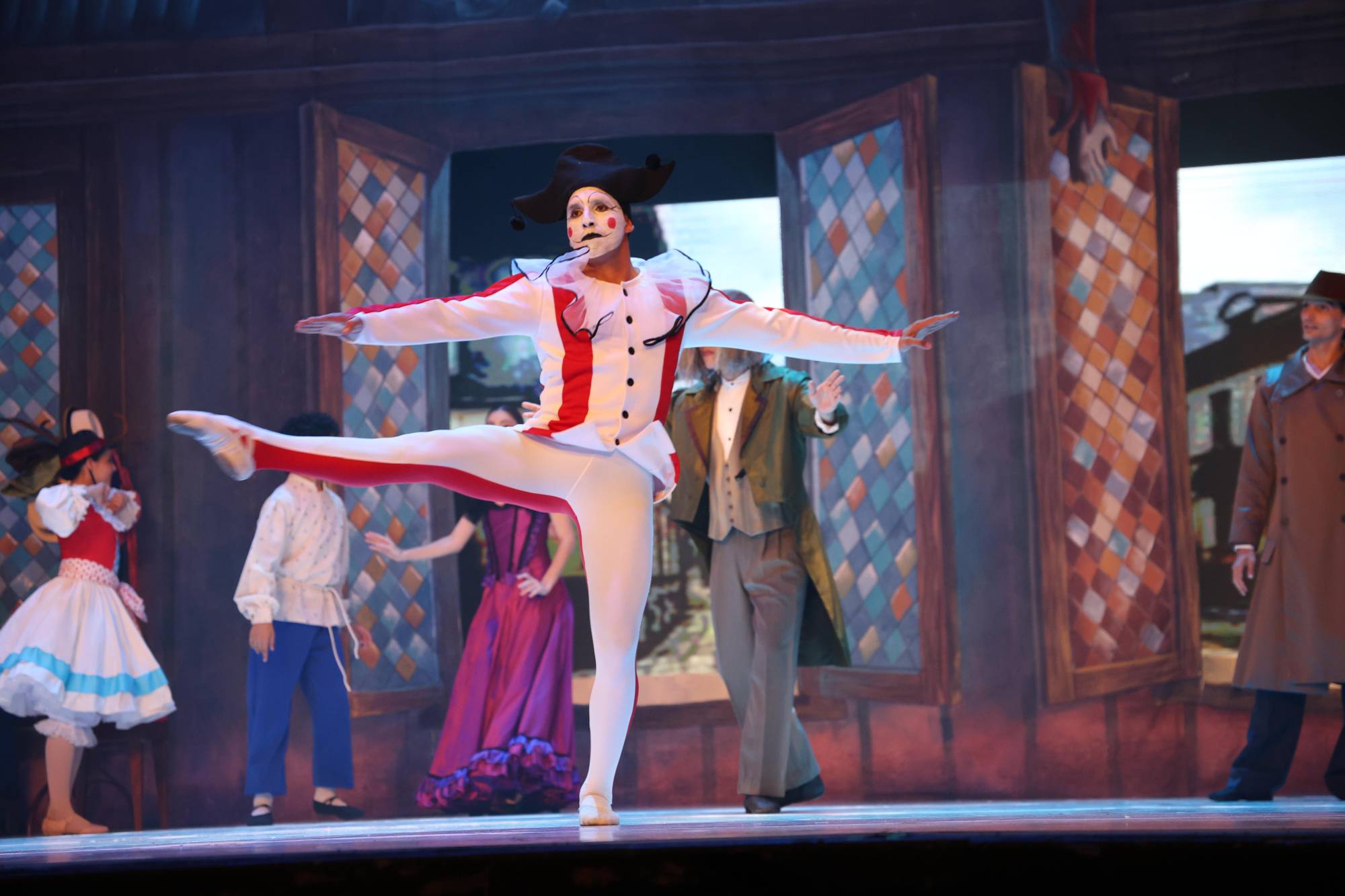 $!Gean Lee Panchi fue Jester en la obra.