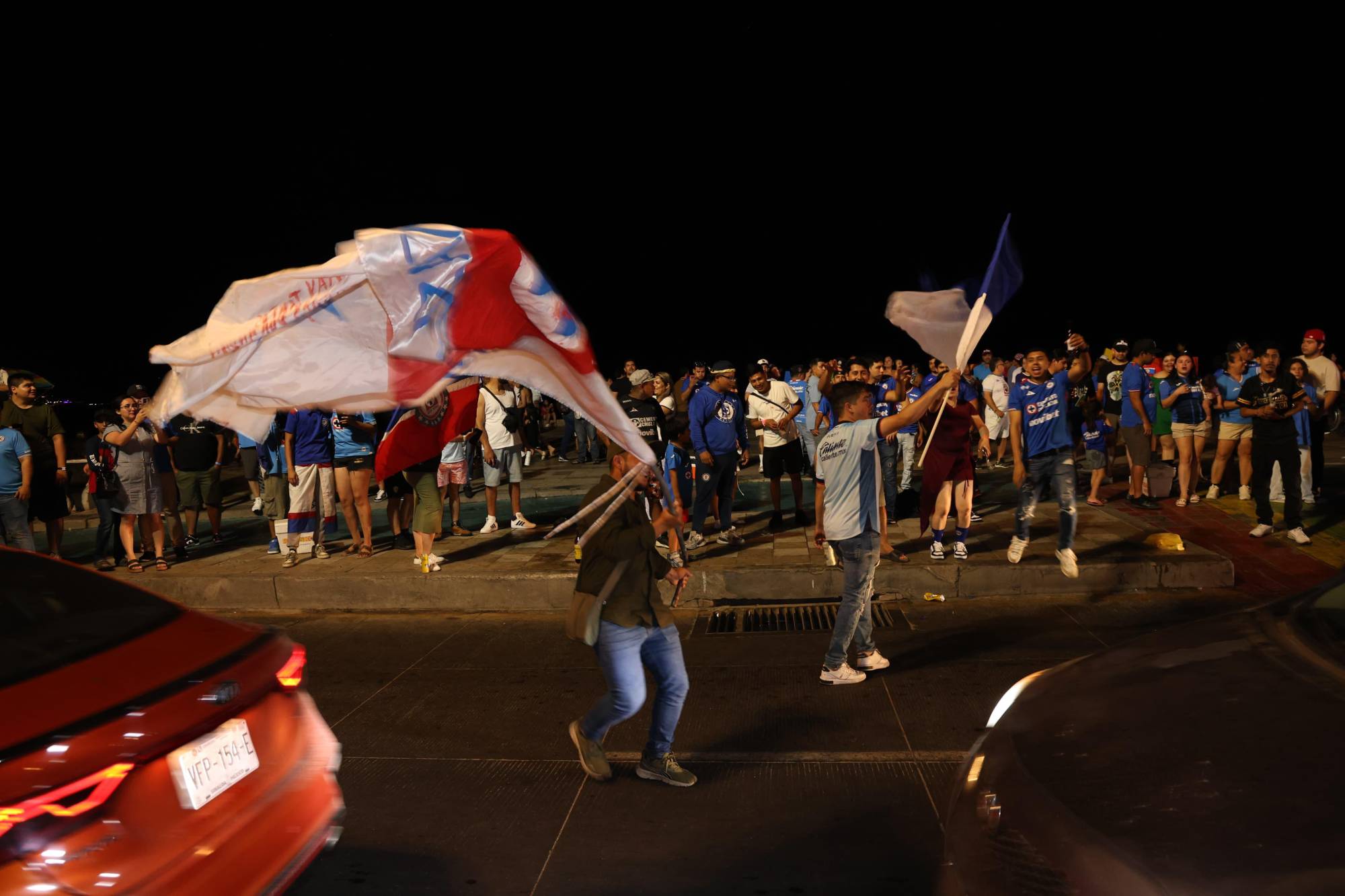 $!Afición de Cruz Azul celebra la décima en Mazatlán
