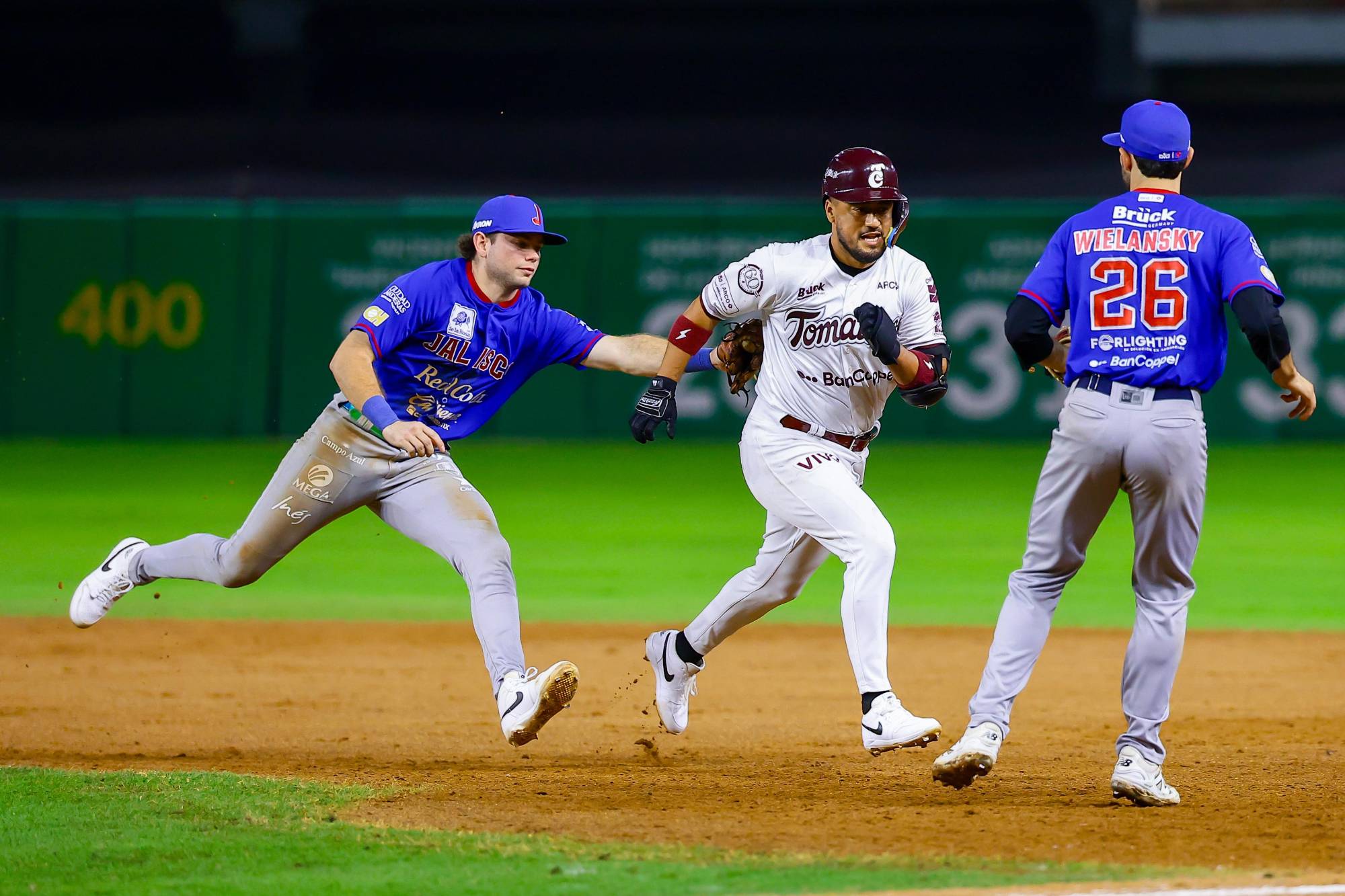 $!Tomateros deja en el terreno a Charros con un tablazo de Jon Singleton