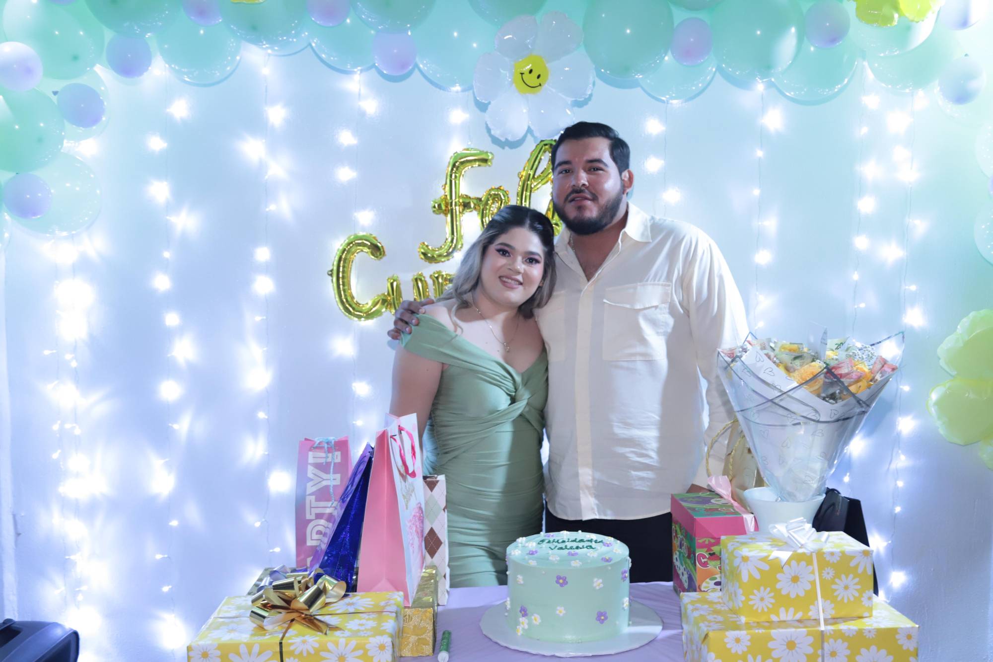 $!Valeria con su primo Óscar Ornelas Portillo.