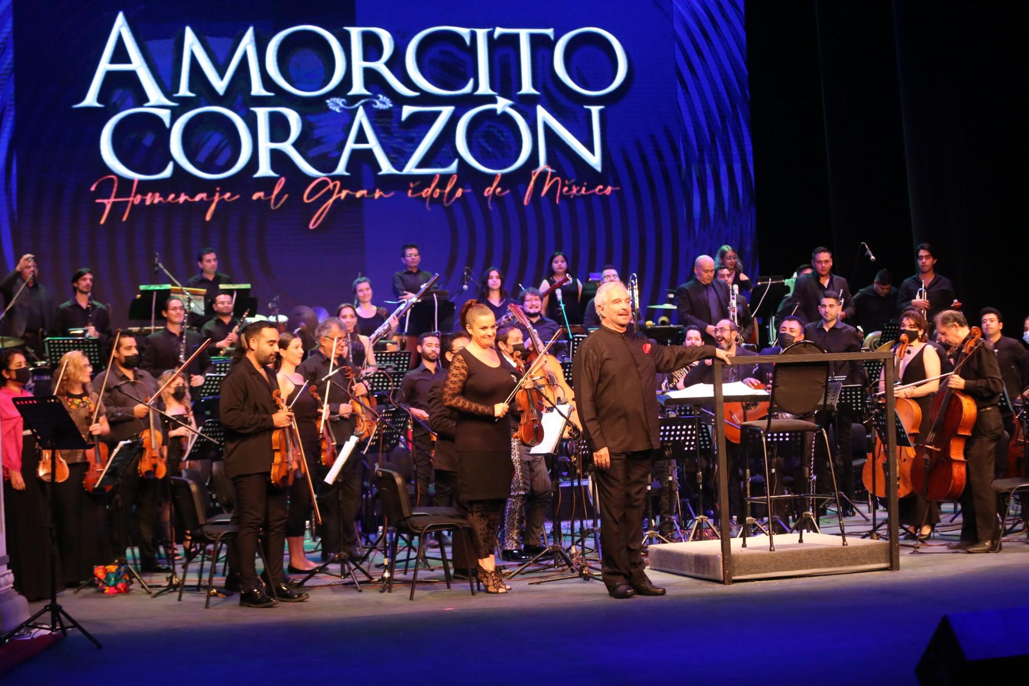 $!El maestro Enrique Patrón de Rueda dirigió la Orquesta del Teatro Ángela Peralta.