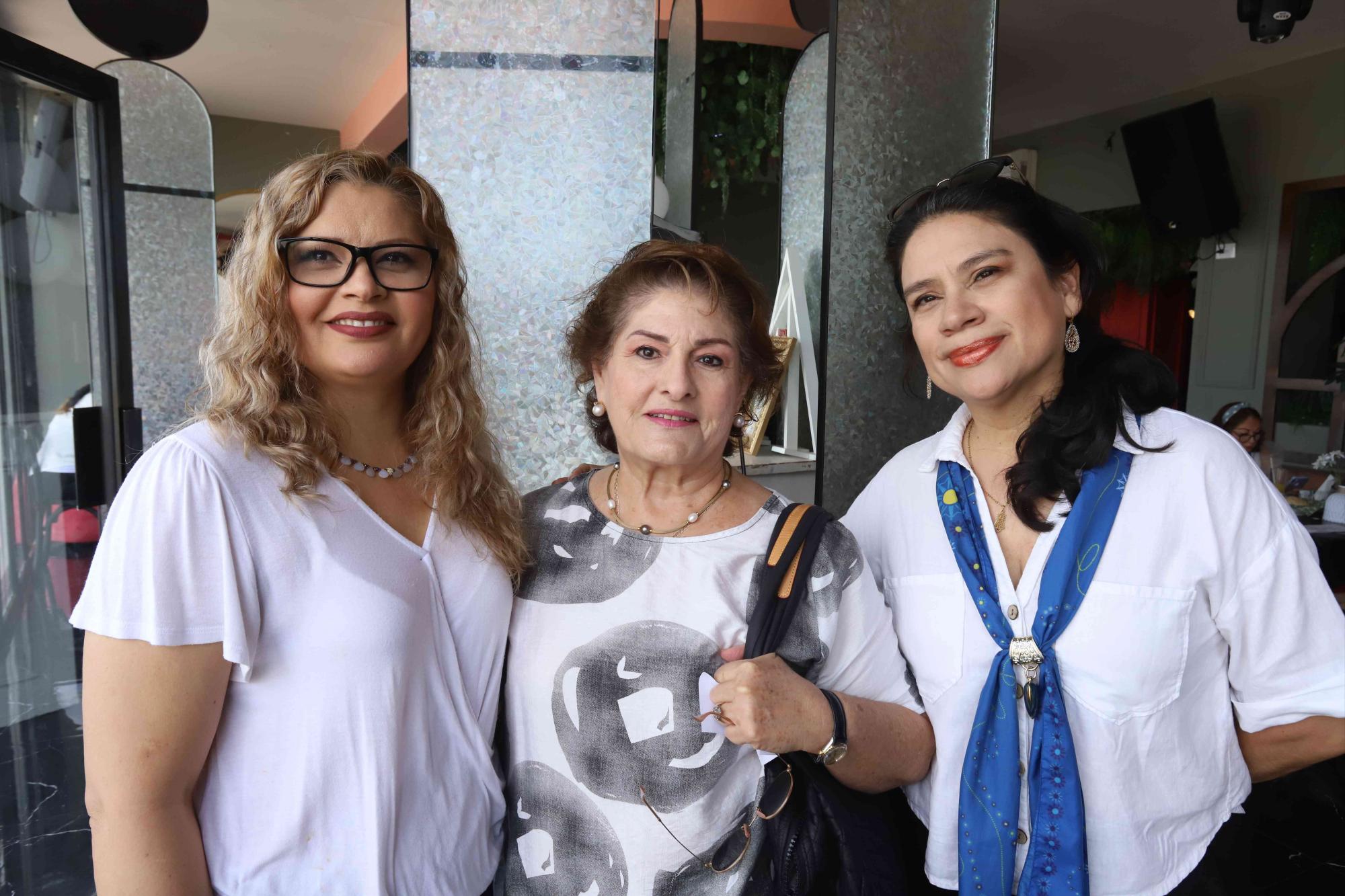 $!Claudia Patrón, Coco Urrea de Valadés y Guillermina García.