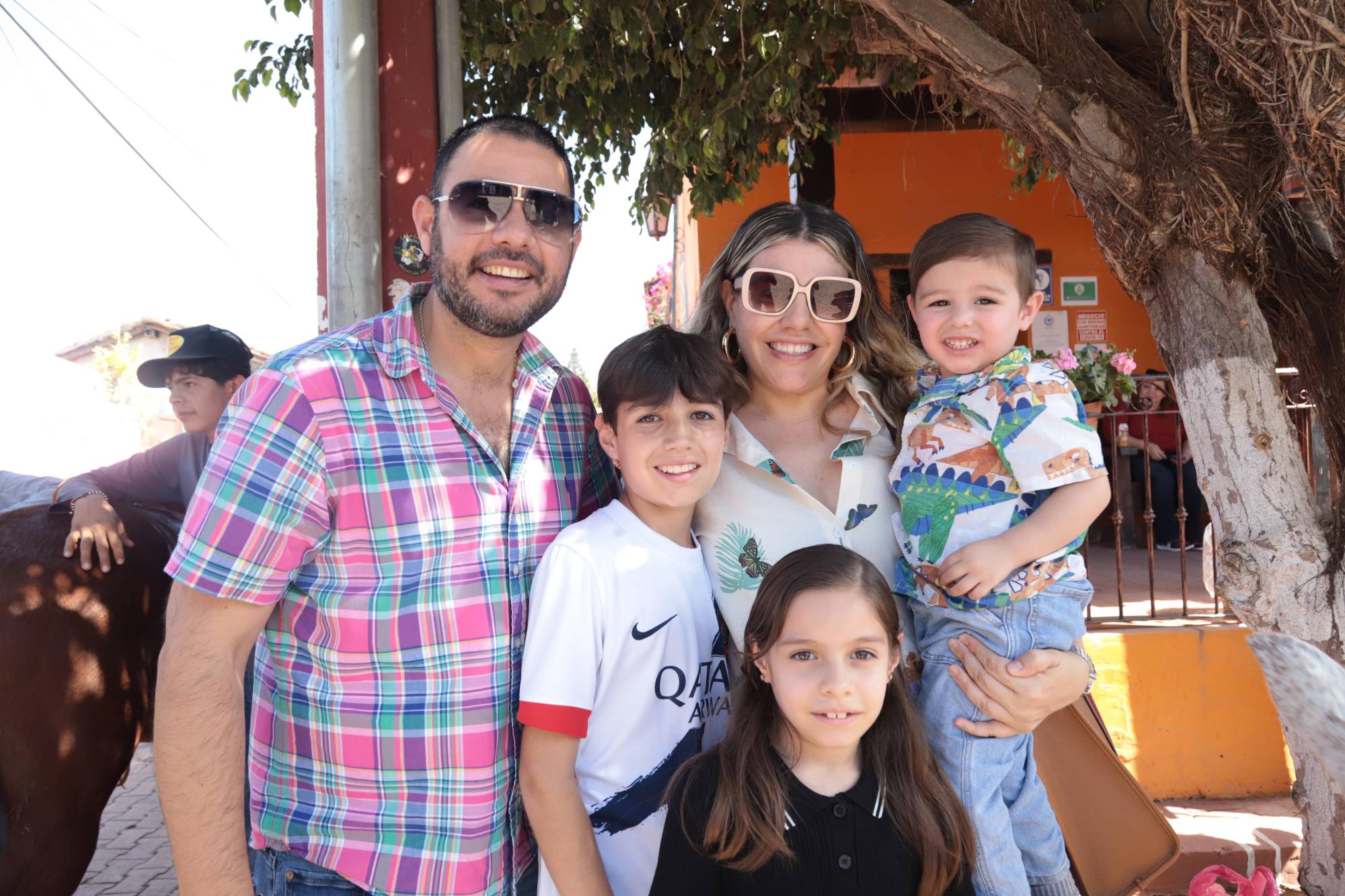 $!Rafael Valladares, Carolina Valle y sus hijos Renato, Luciana y Manolo.