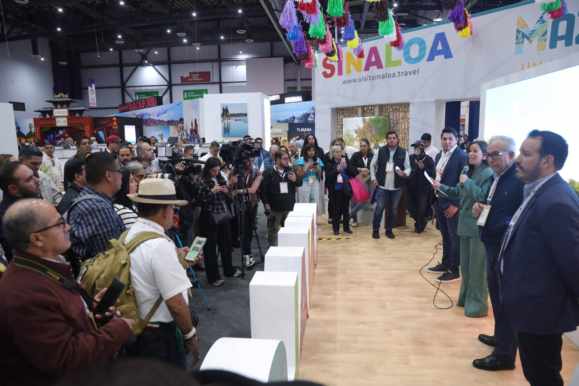 $!Presenta Rocha proyecto de Centro de Convenciones de Culiacán en el Tianguis Turístico 2025