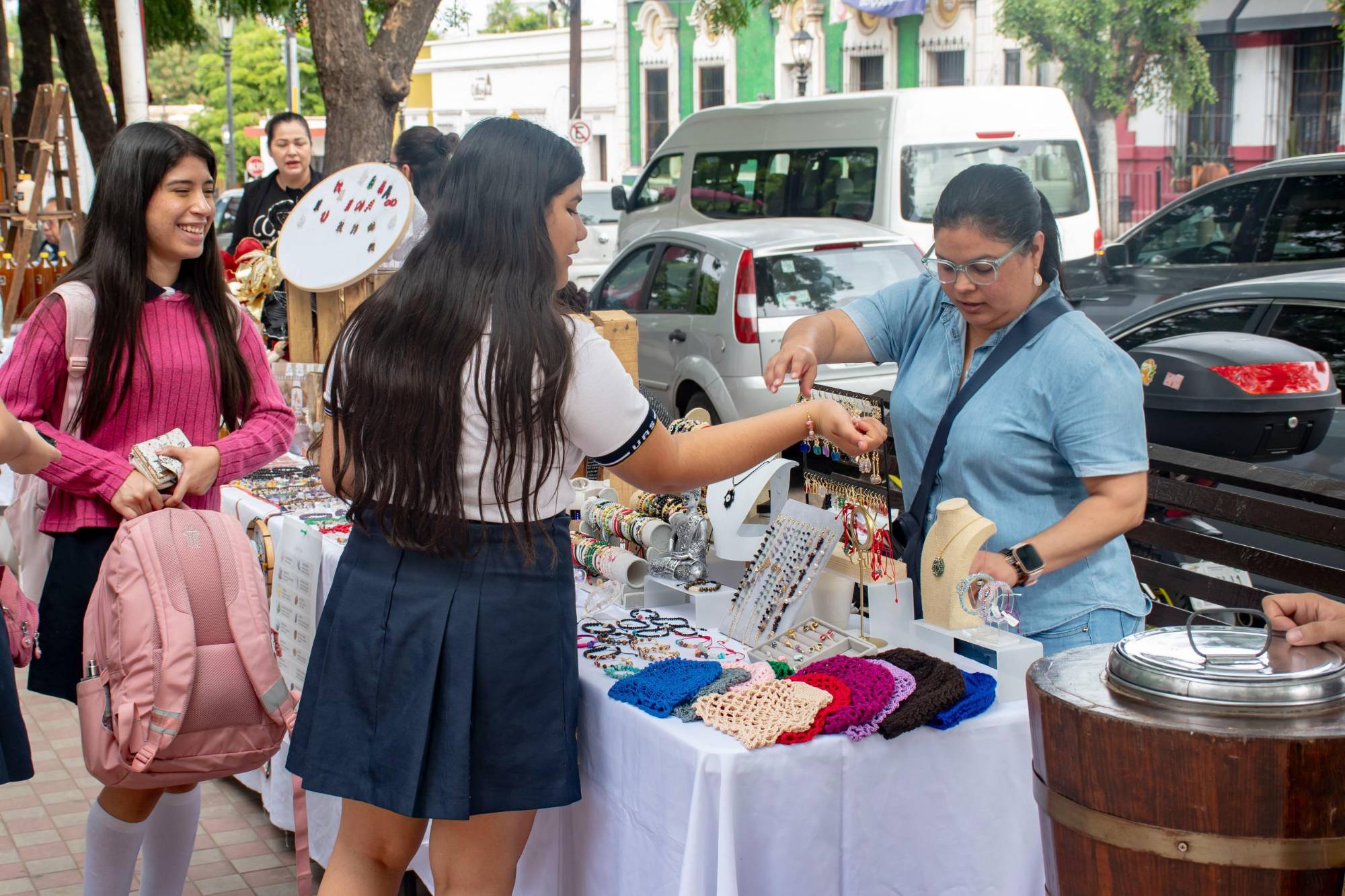 $!Realizan en Culiacán Expo ‘Tejiendo Sueños’ para apoyar economía de talentos locales