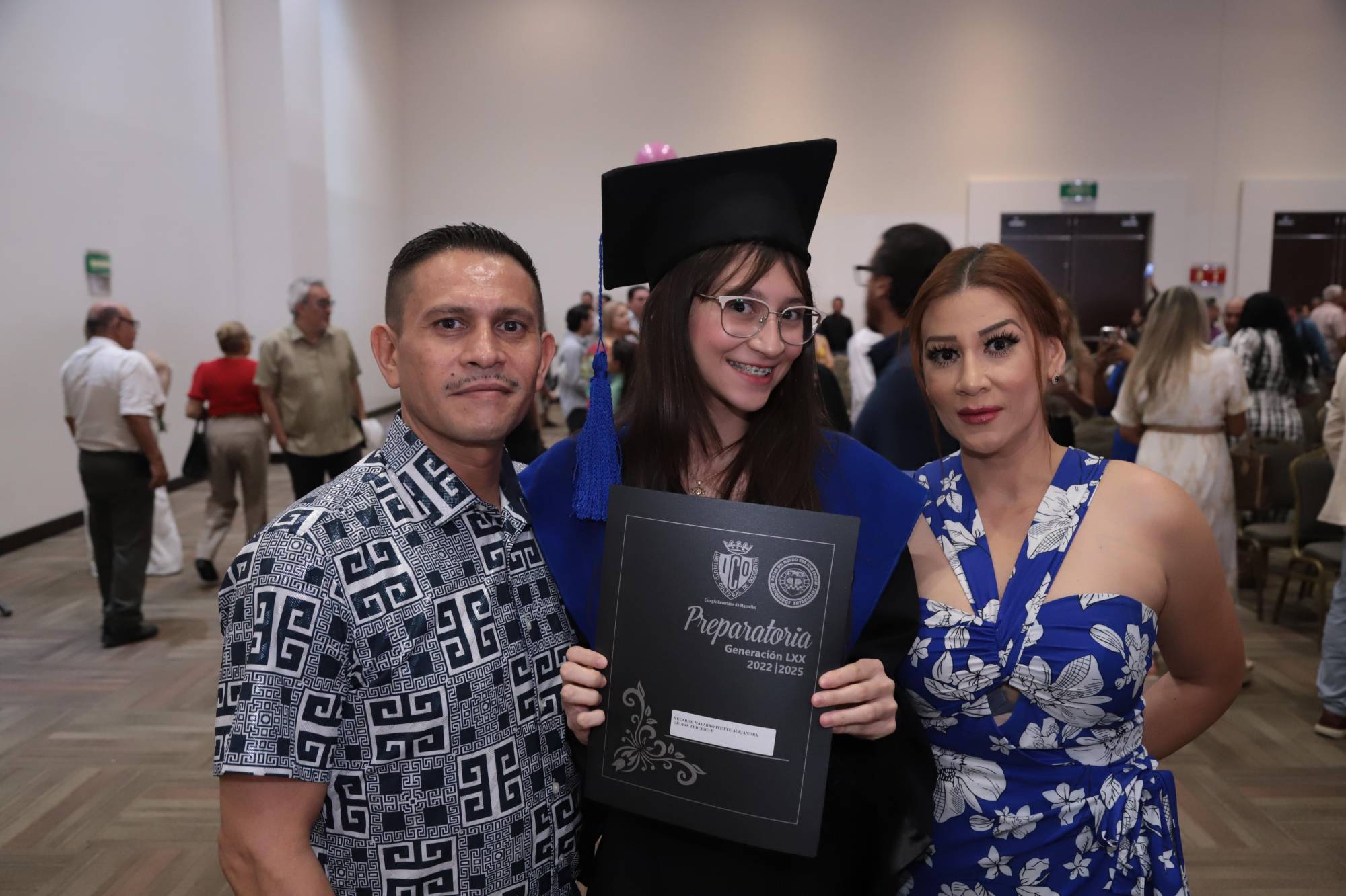 $!Ivette Alejandra entre sus padres, Francisco Velarde e Ivette de Velarde.