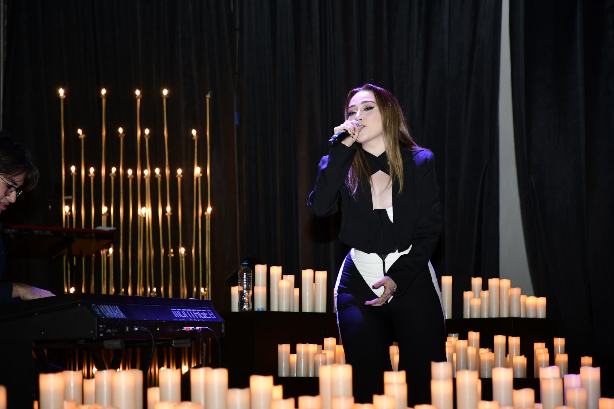 $!La cantante compartió sus grandes éxitos.