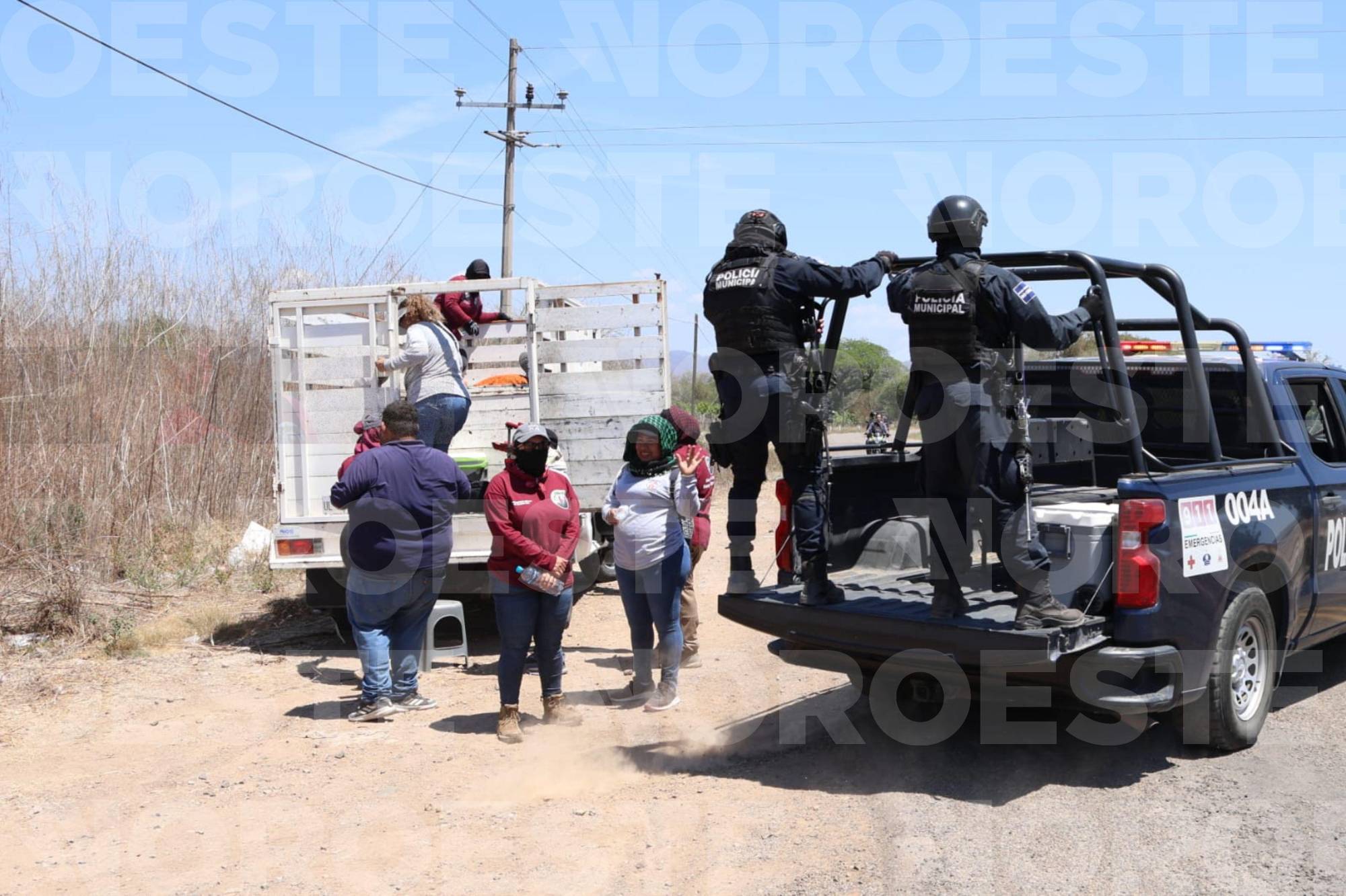 $!Buscadoras de Mazatlán encaran a funcionarias estatales para exigir apoyos y las ignoran