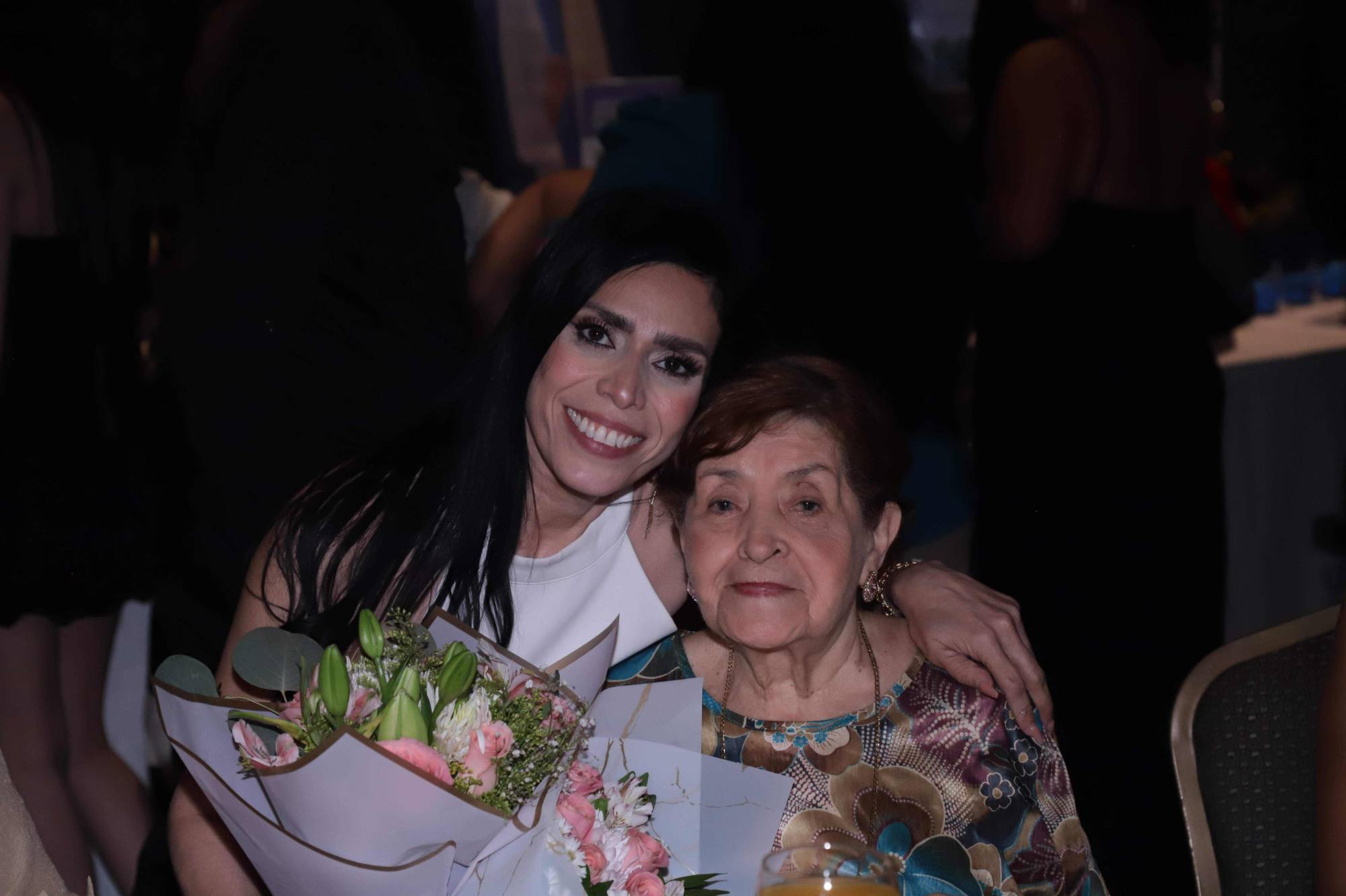 $!María de los Ángeles Arce Llamas junto a su mamá, Selma Llamas de Arce.