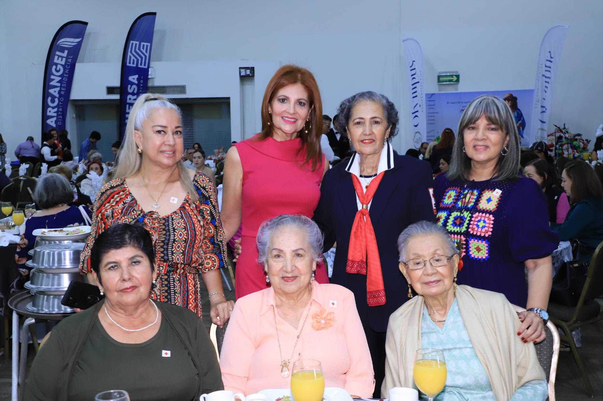 $!Nora Osuna, Isabel Álvarez, Martha Emma Gómez, y Lupita Rodríguez. Sentadas, Lourdes Ortega, Silvia Abrego y Ogarinda Chong.