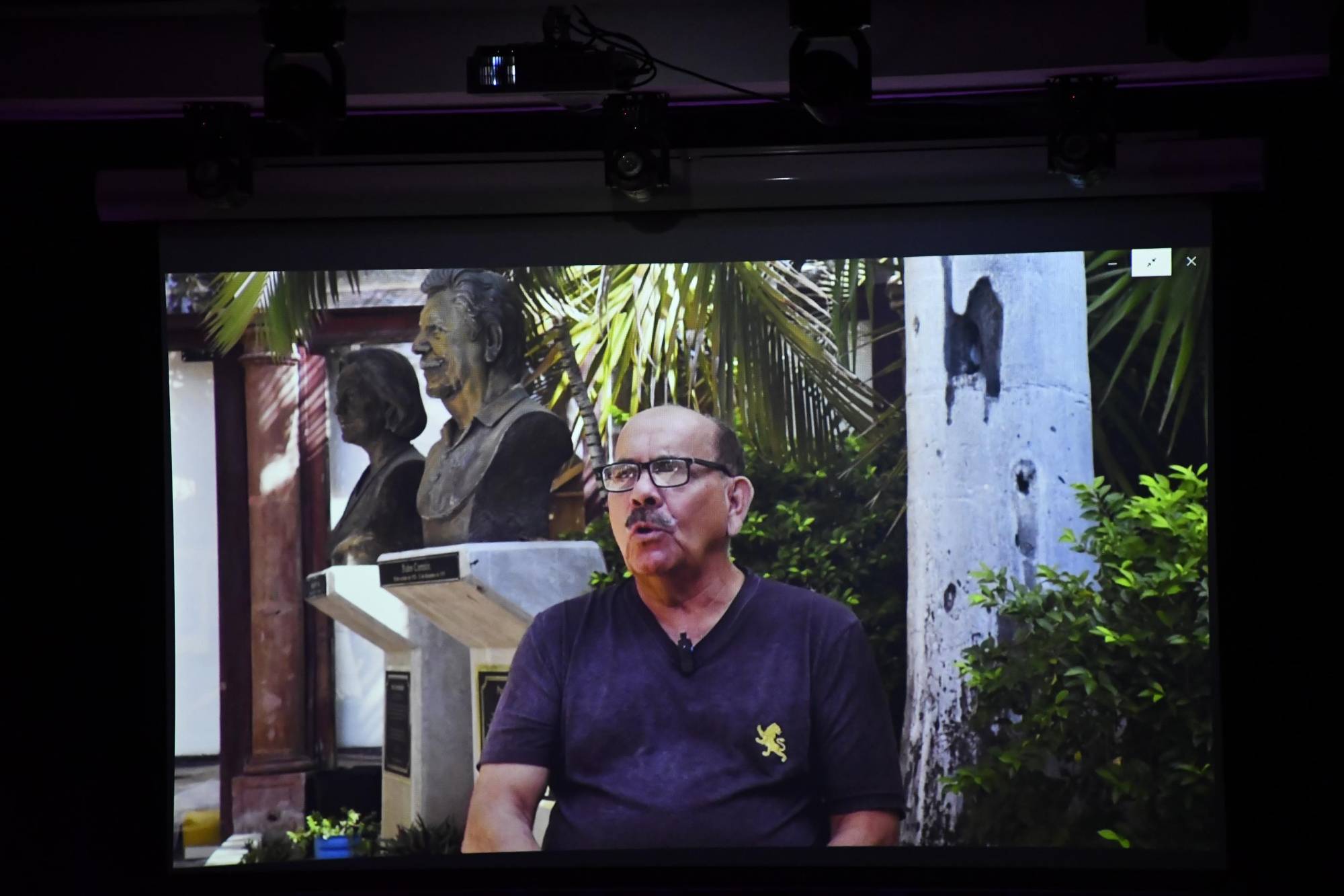 $!El maestro Escobar durante la grabación del documental.