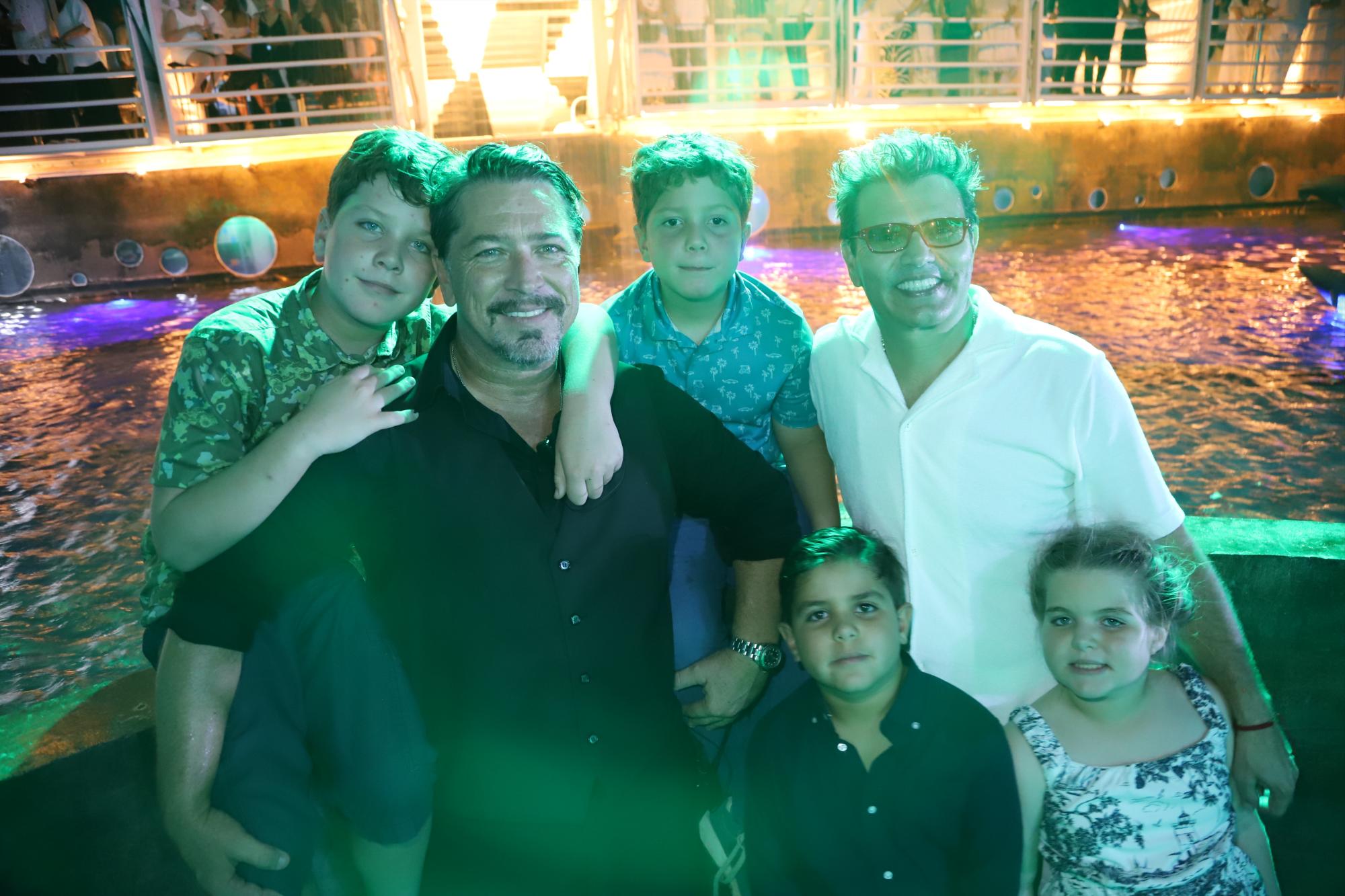 $!Óscar Guzón con sus hijos, Luca y Bruno, y Amado Guzmán Reynaud con sus hijos, Esteban y Natalia.