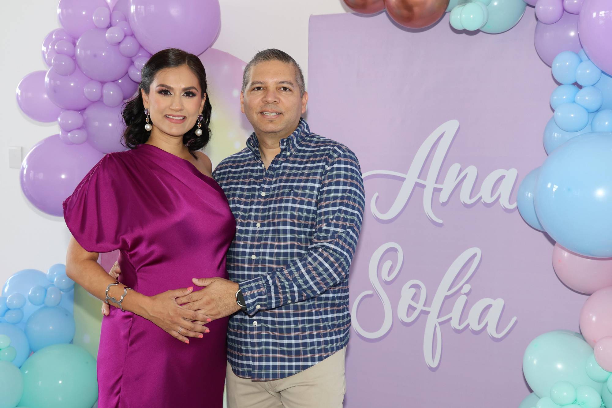 $!Susana Elizabeth Guevara Cazadero y Abraham Bernal Cázares esperan con ilusión el nacimiento de su primogénita, Ana Sofía.