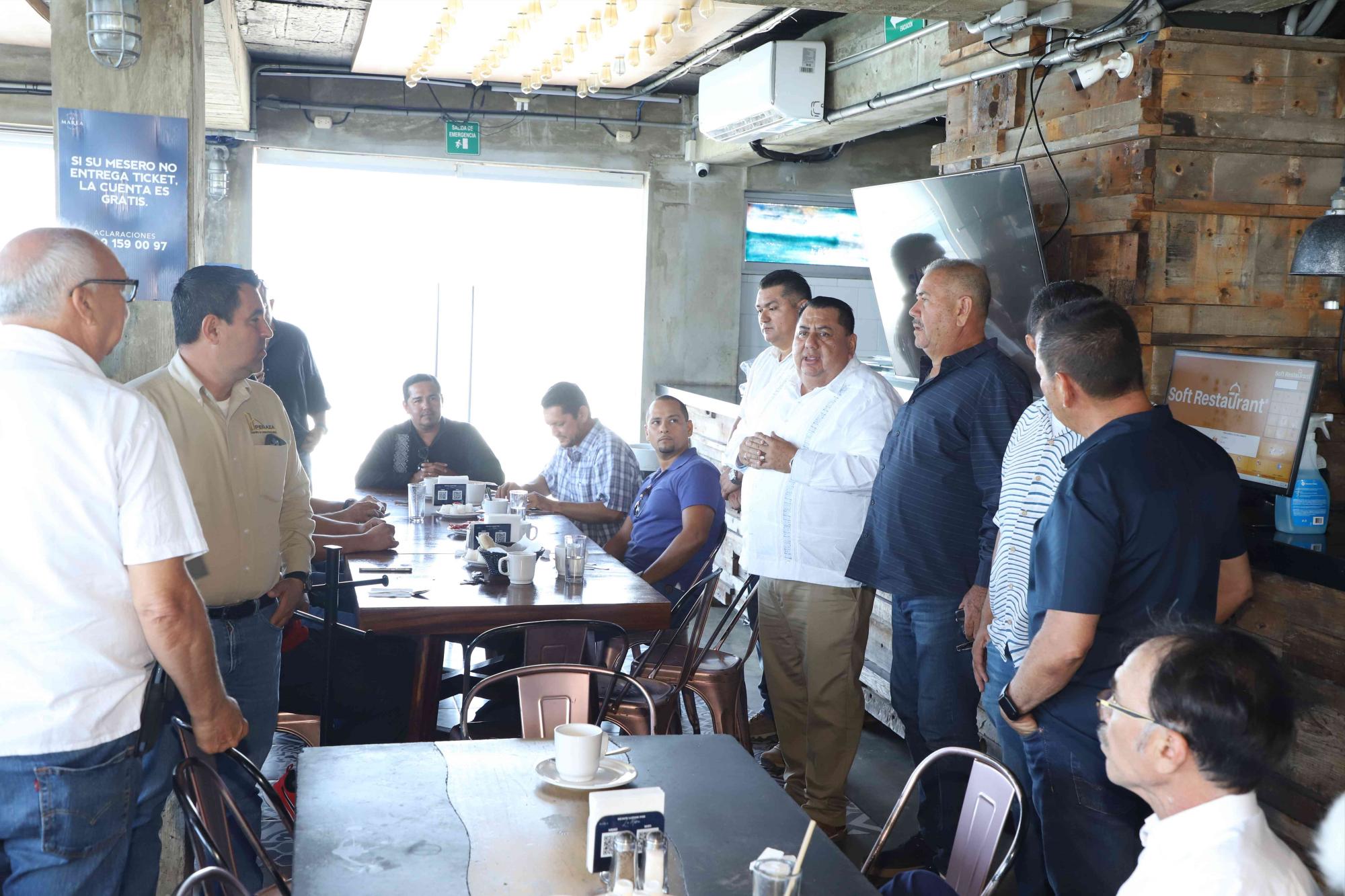 $!Juan Andrés Barrón Ochoa, presidente de la agrupación, expresó su felicitación a los asistentes.